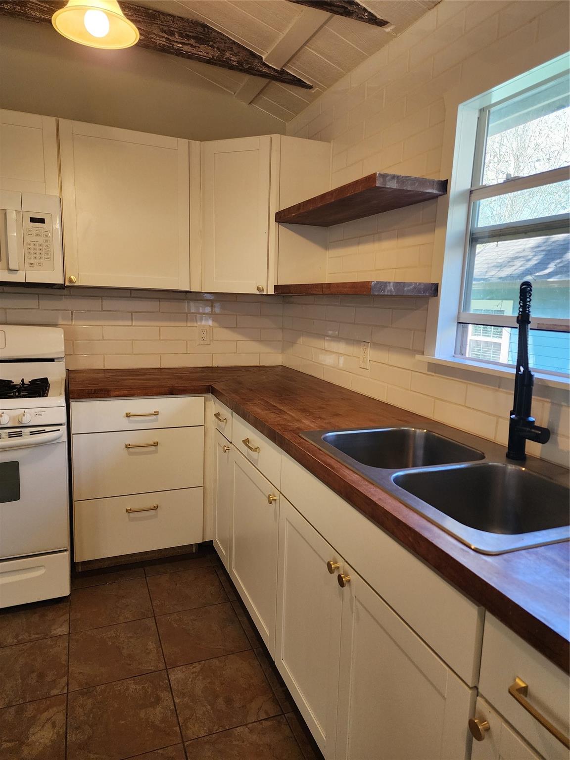 13373 Southshore Drive