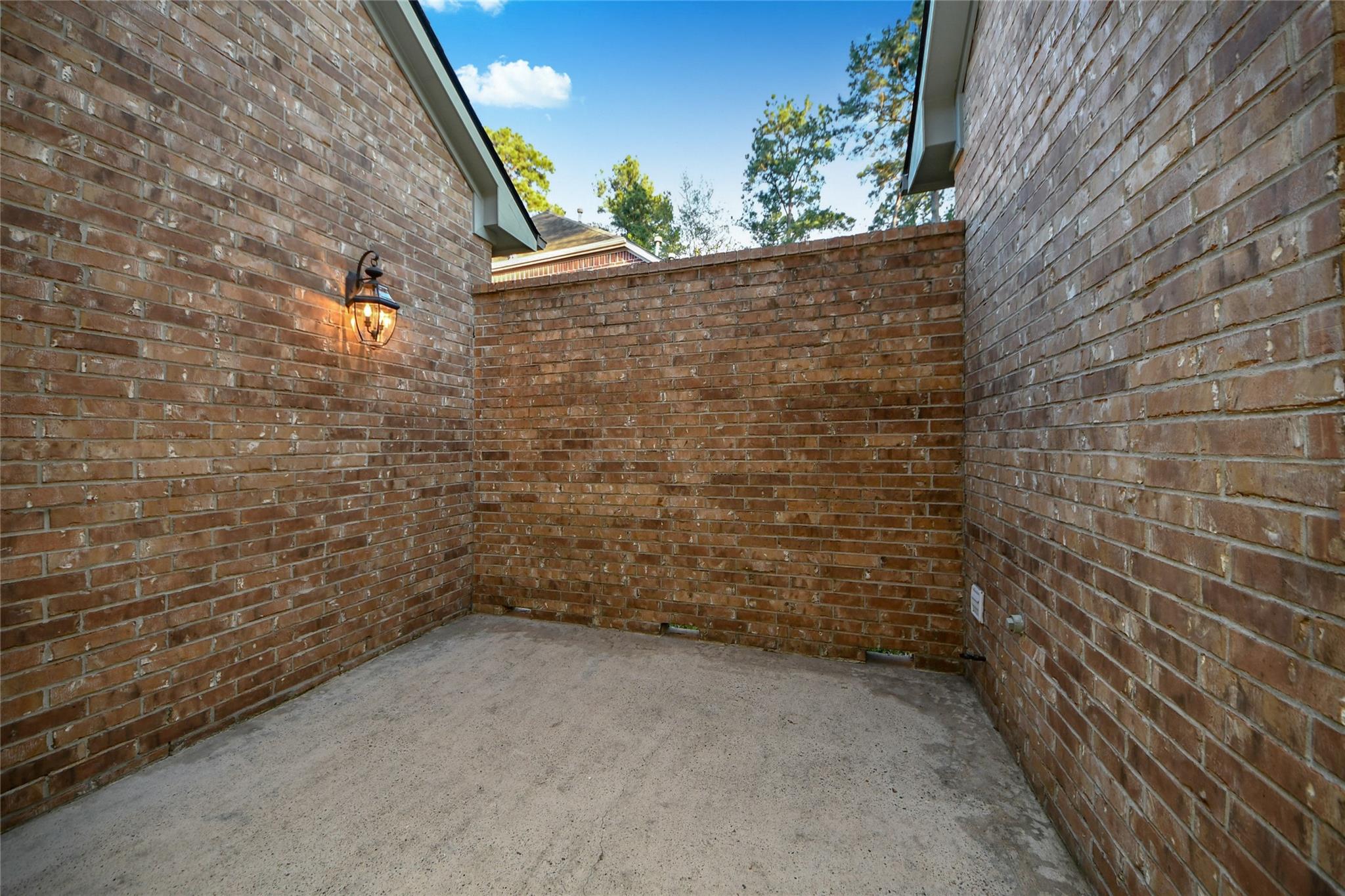 7 Dunwood Springs Court