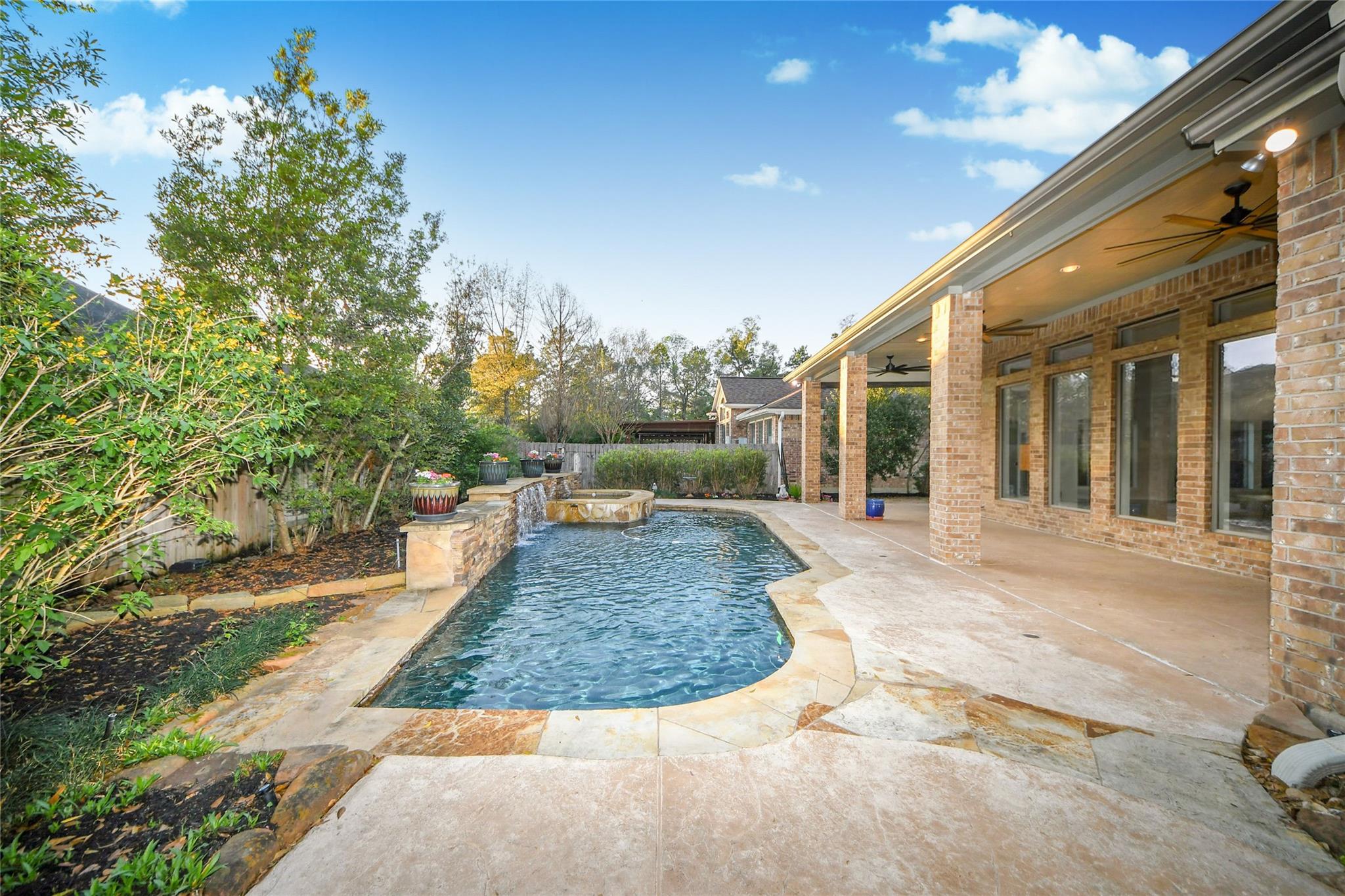 7 Dunwood Springs Court