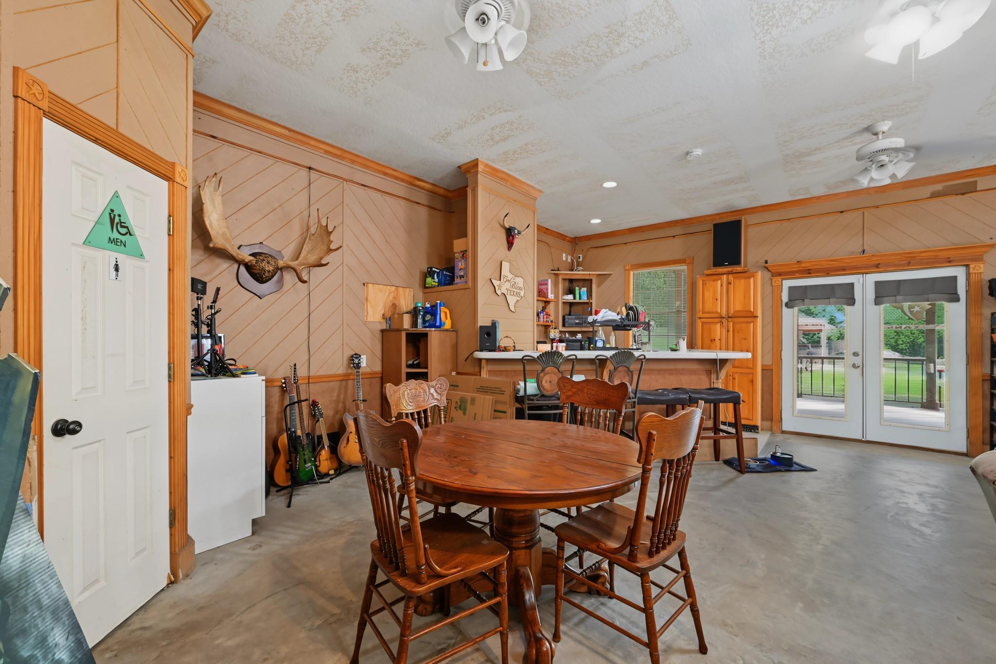 10985 Woods Lane