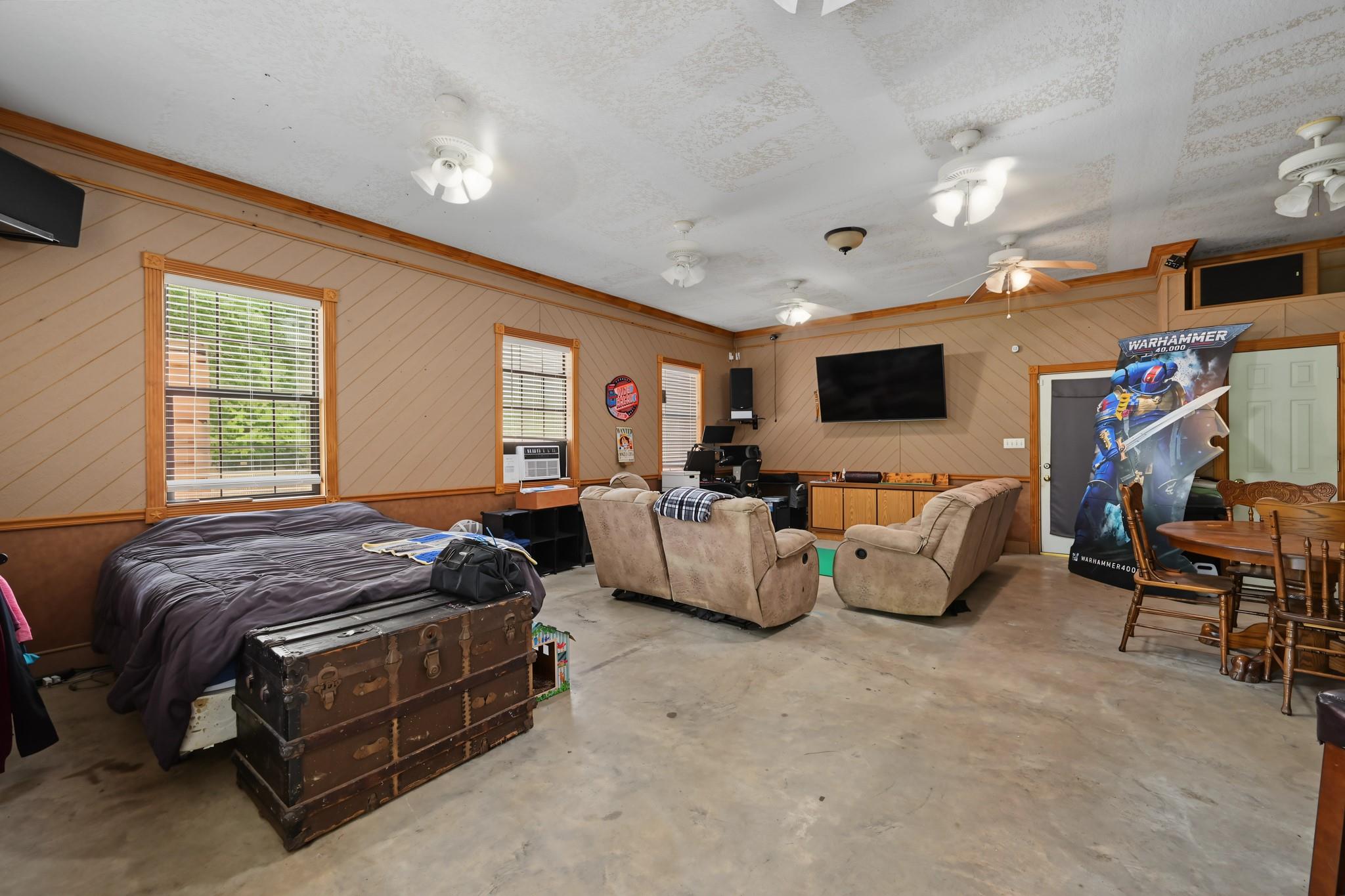 10985 Woods Lane