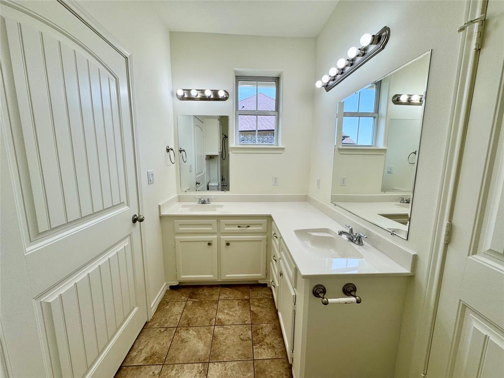 608 Olde Oaks Circle