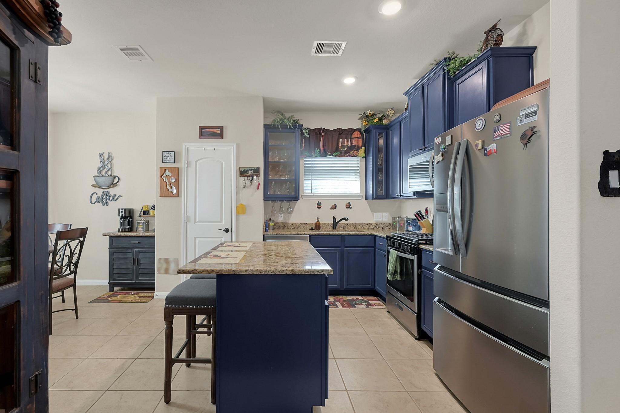 9041 Oval Glass Street