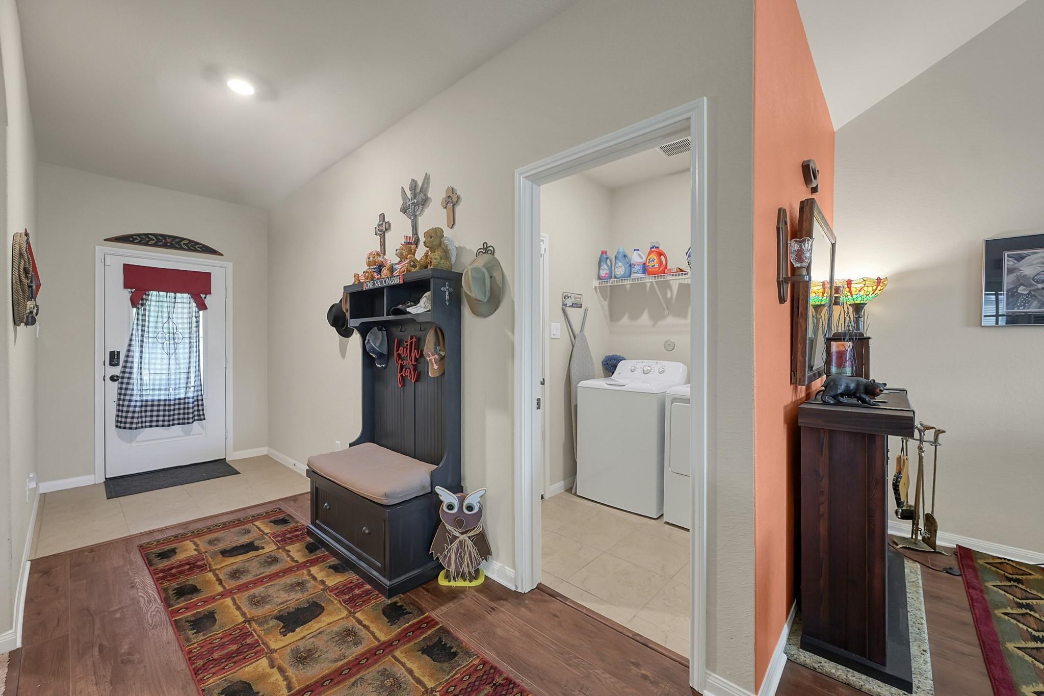 9041 Oval Glass Street