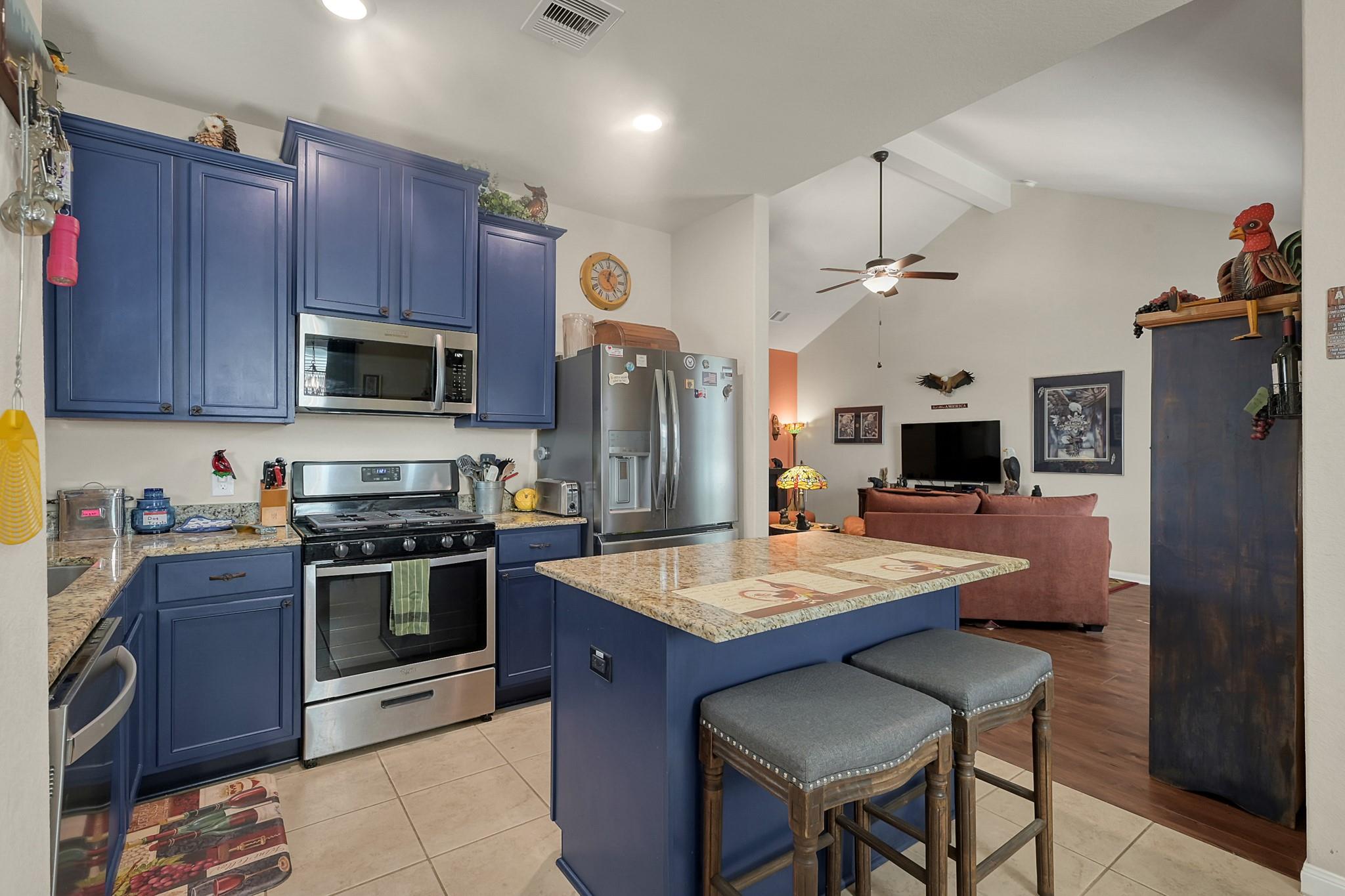 9041 Oval Glass Street