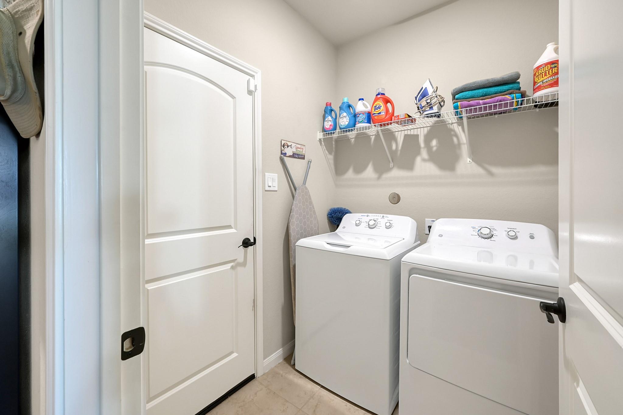 9041 Oval Glass Street