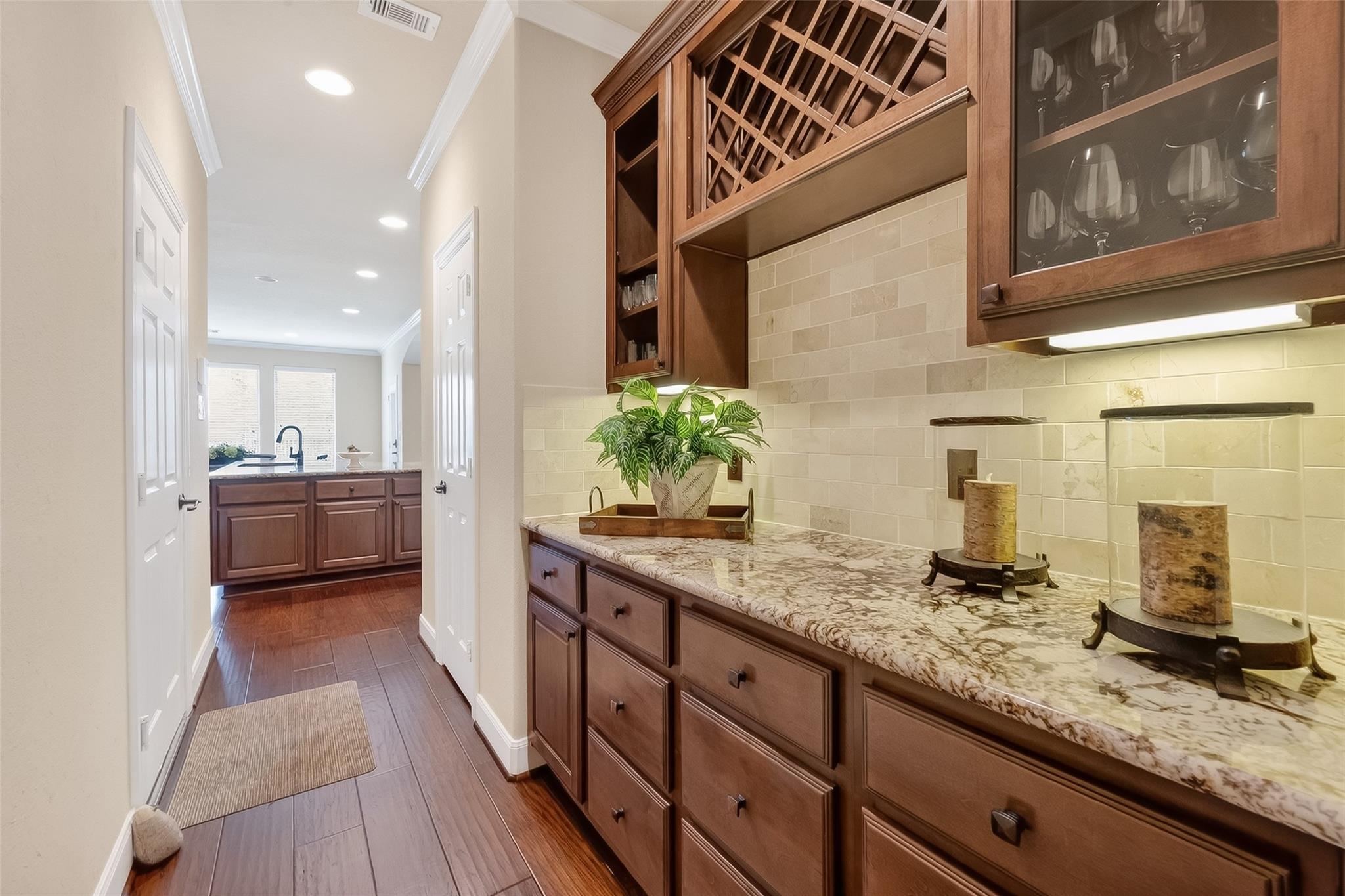 10 Cayuga Pond Court