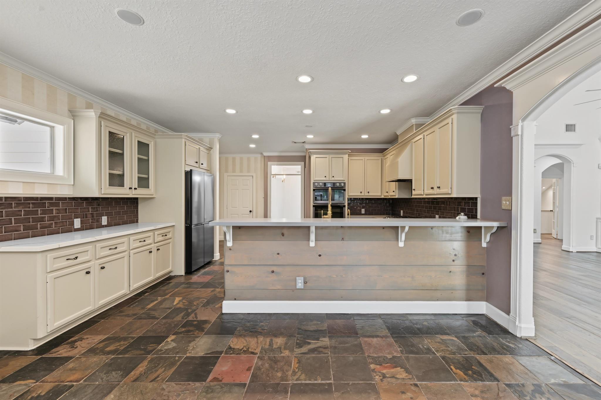 10933 Lake Forest Drive