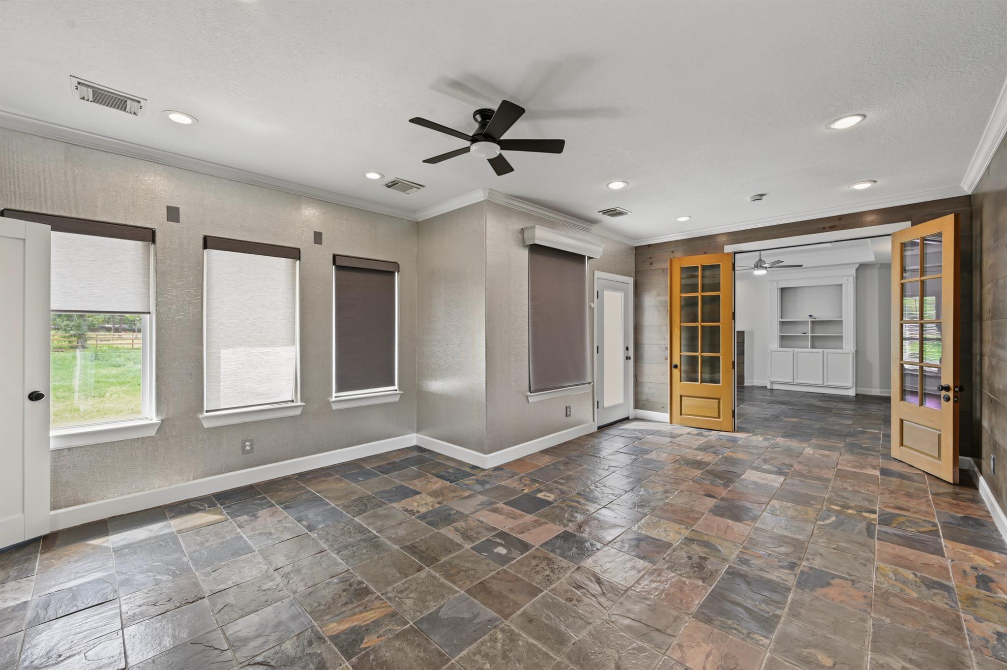 10933 Lake Forest Drive
