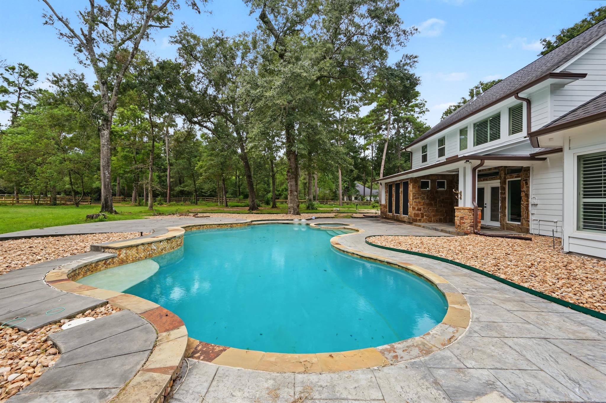 10933 Lake Forest Drive