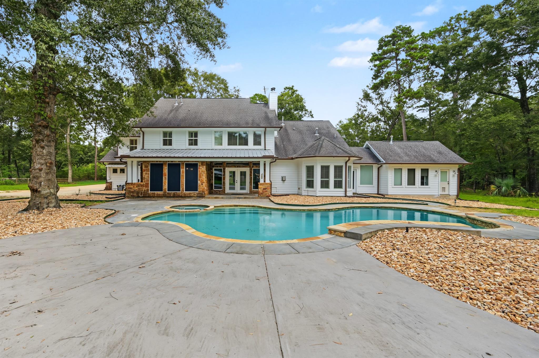 10933 Lake Forest Drive
