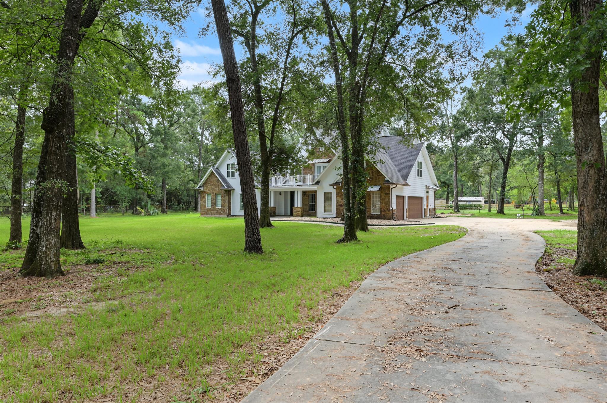 10933 Lake Forest Drive