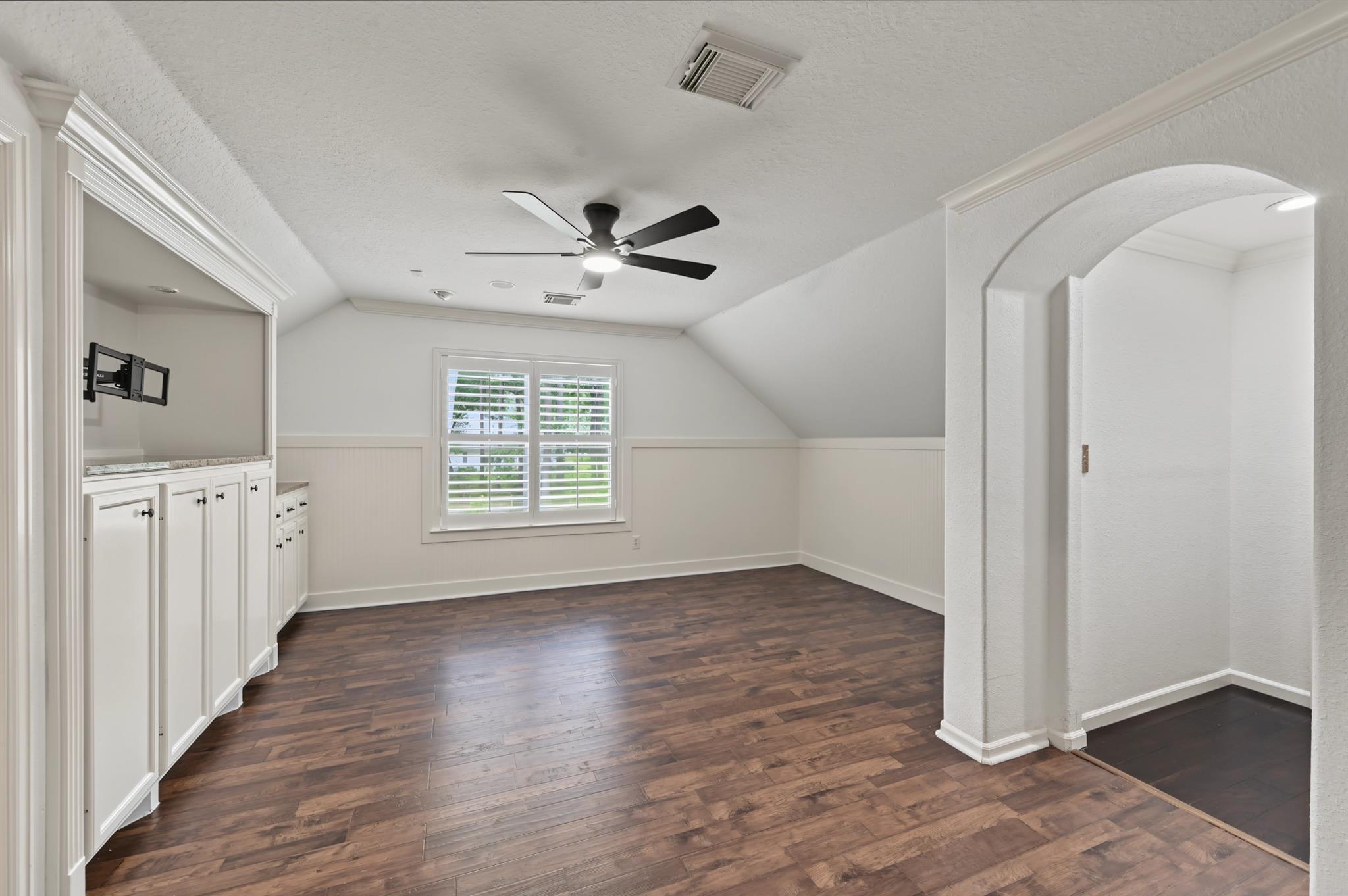 10933 Lake Forest Drive