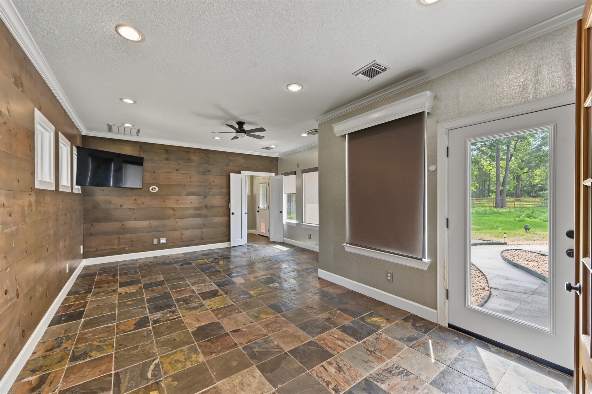 10933 Lake Forest Drive