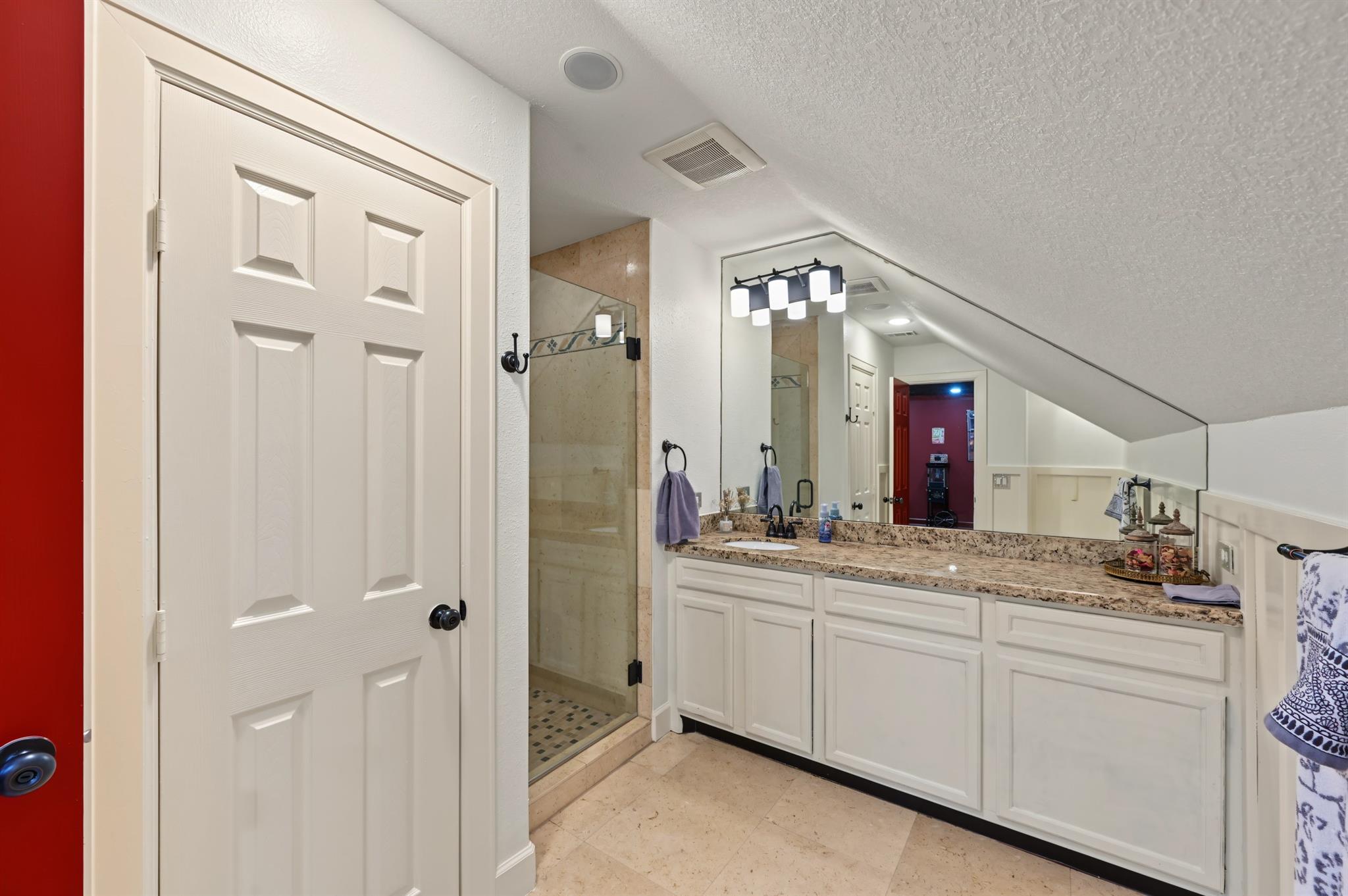 10933 Lake Forest Drive