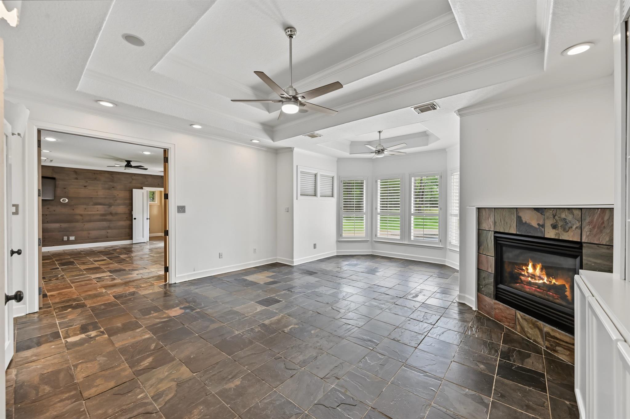 10933 Lake Forest Drive