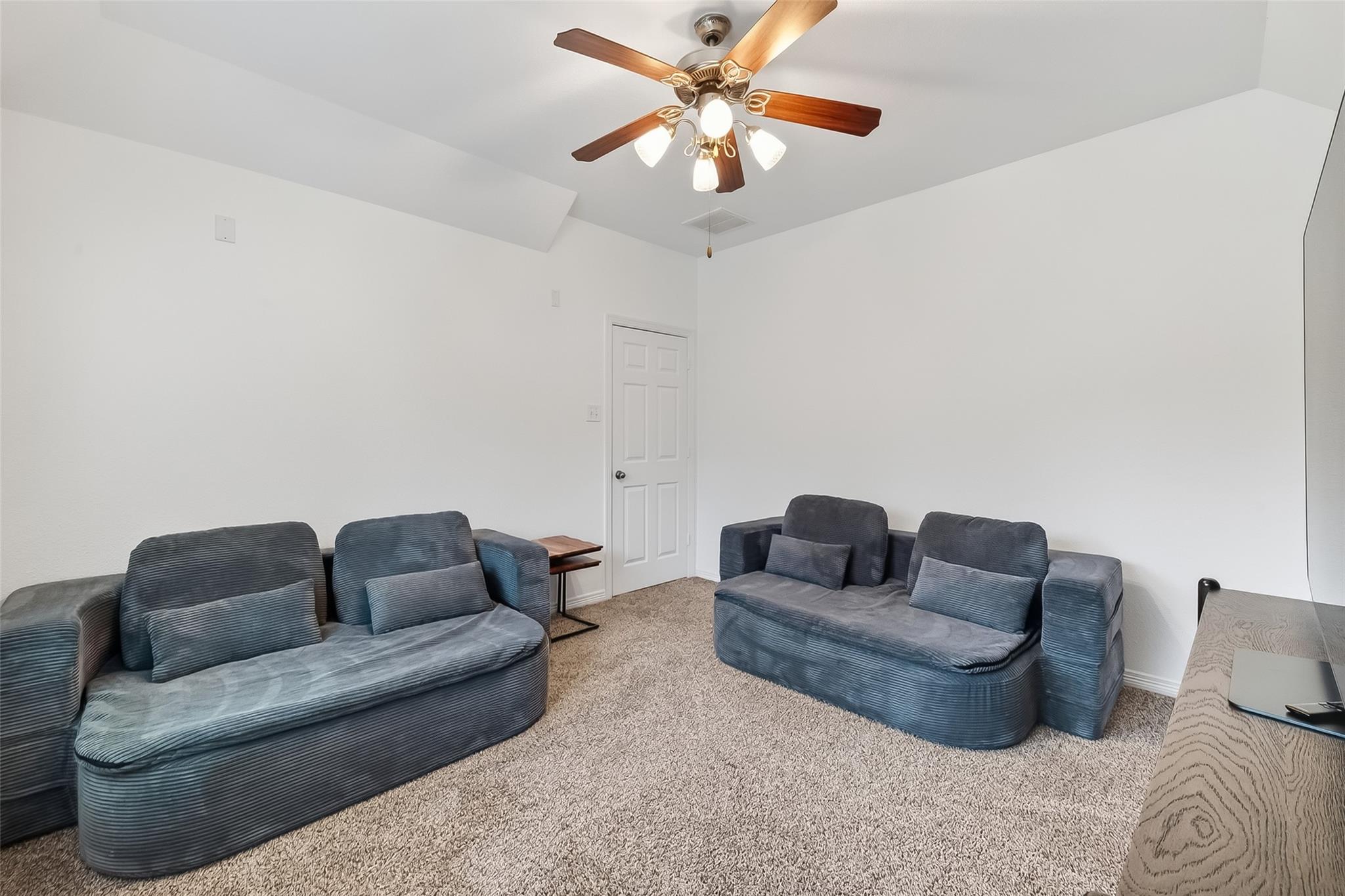 66 S Longsford Circle