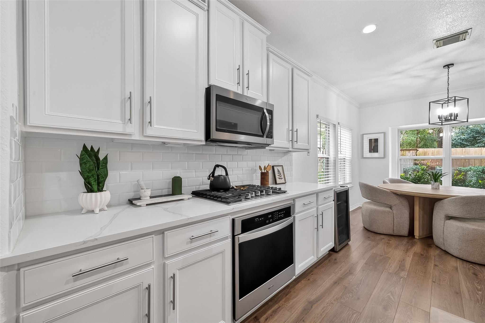 66 S Longsford Circle