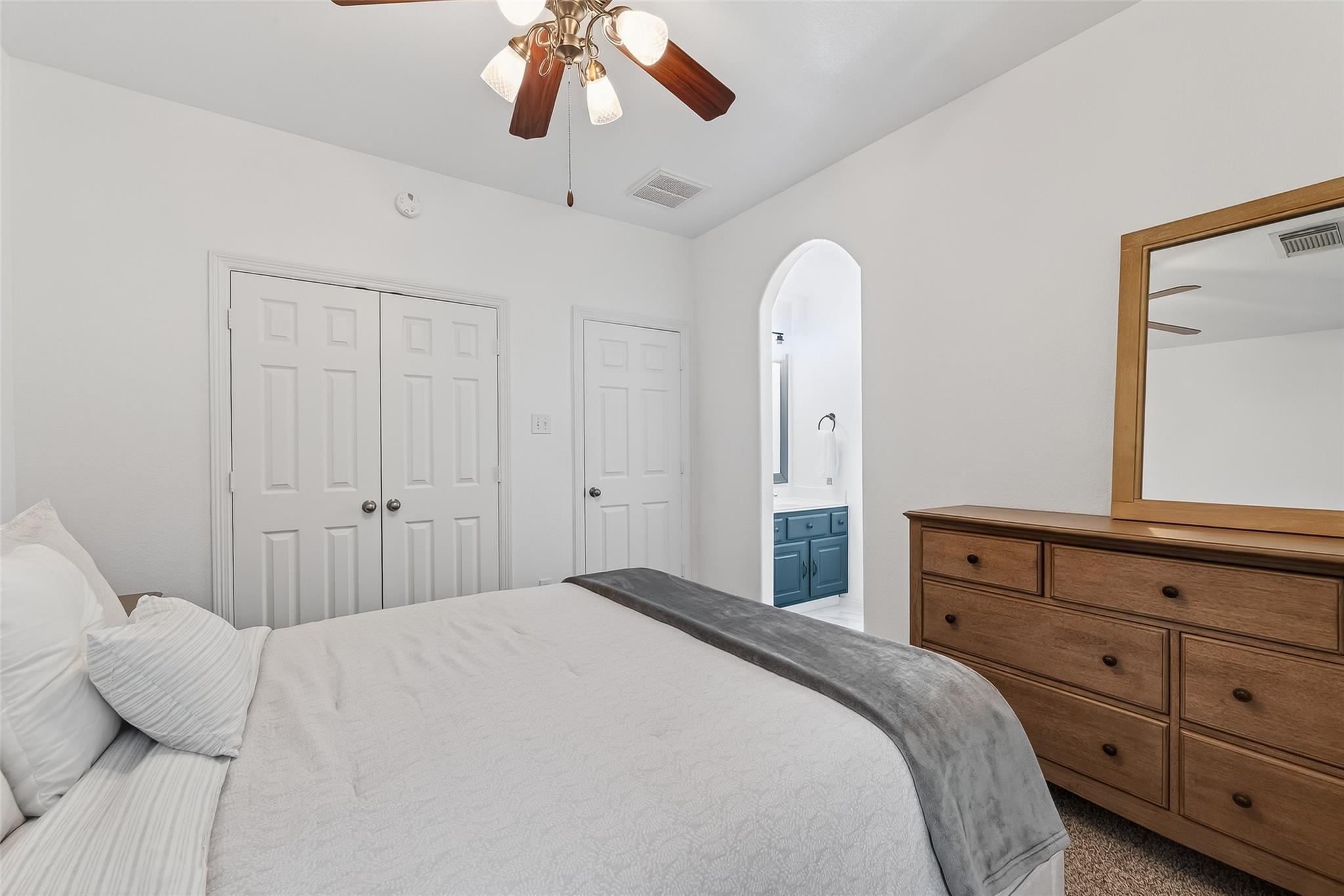 66 S Longsford Circle