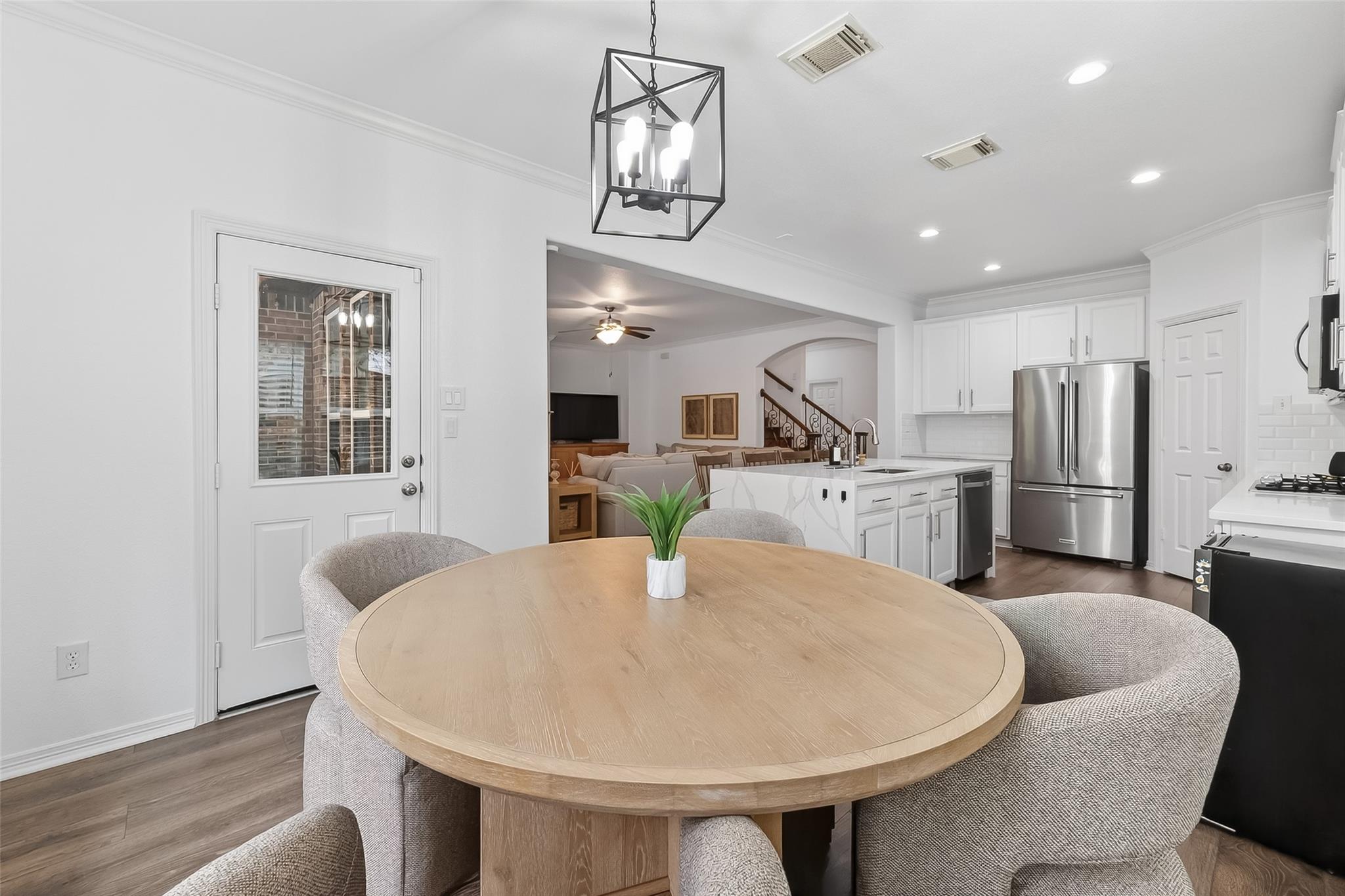 66 S Longsford Circle