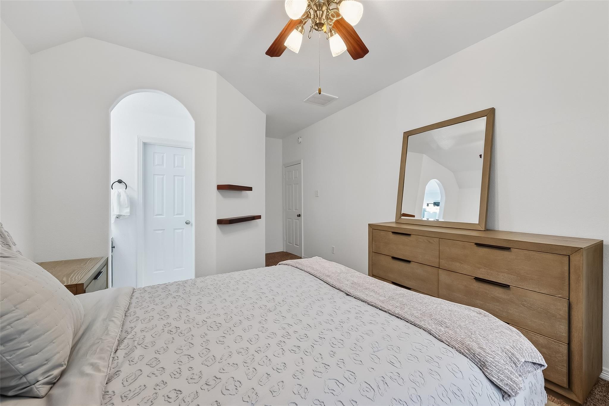 66 S Longsford Circle