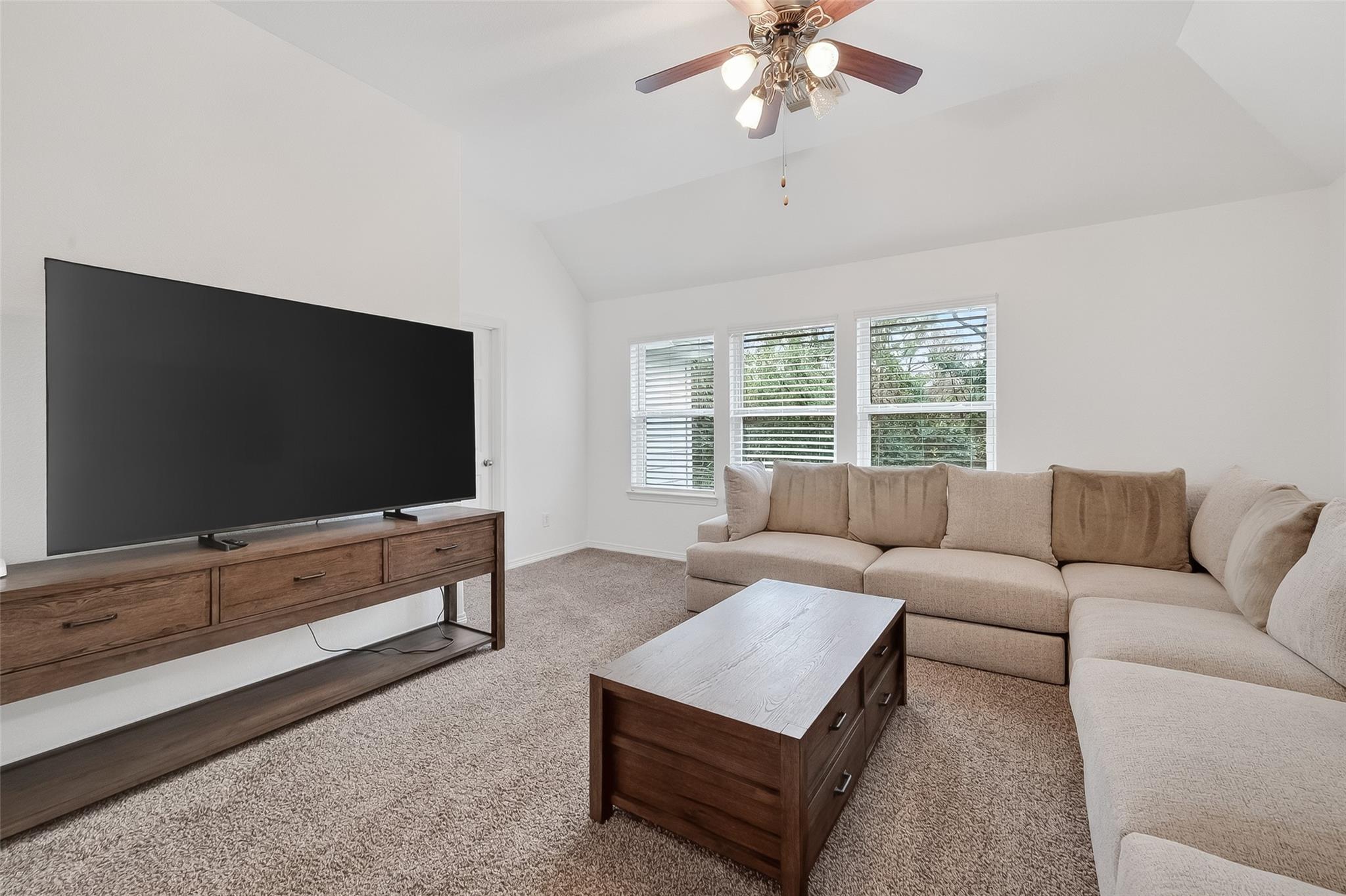 66 S Longsford Circle