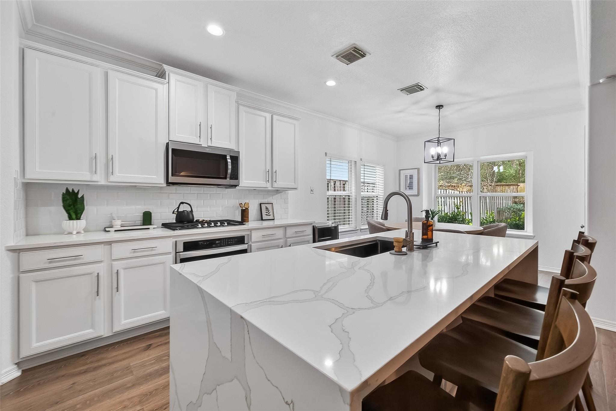 66 S Longsford Circle