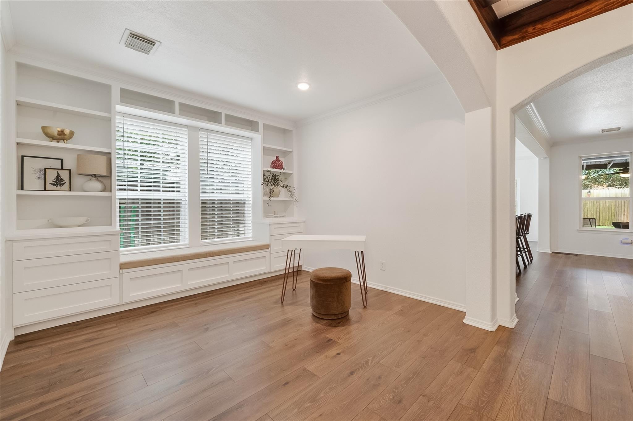 66 S Longsford Circle