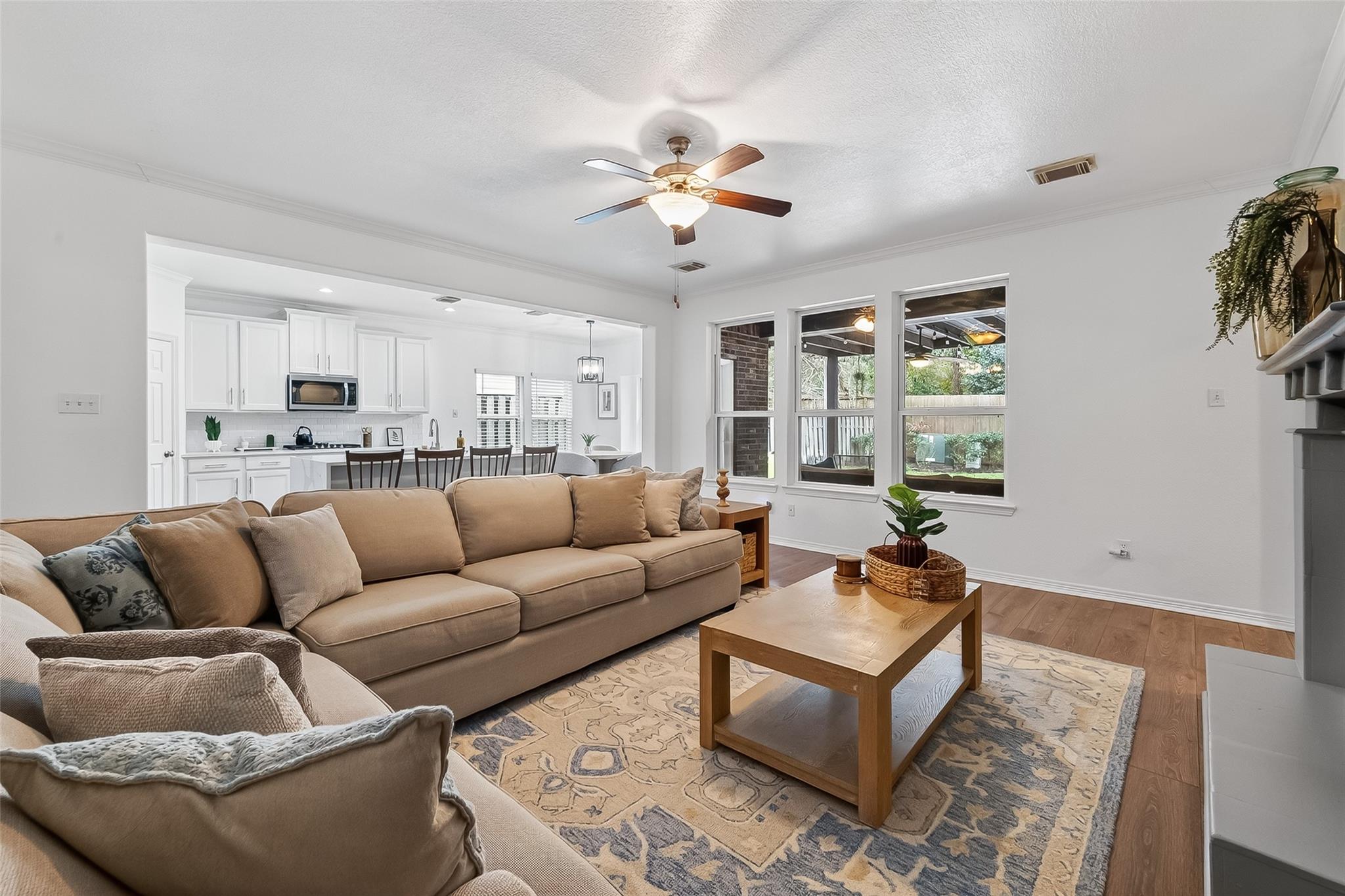 66 S Longsford Circle