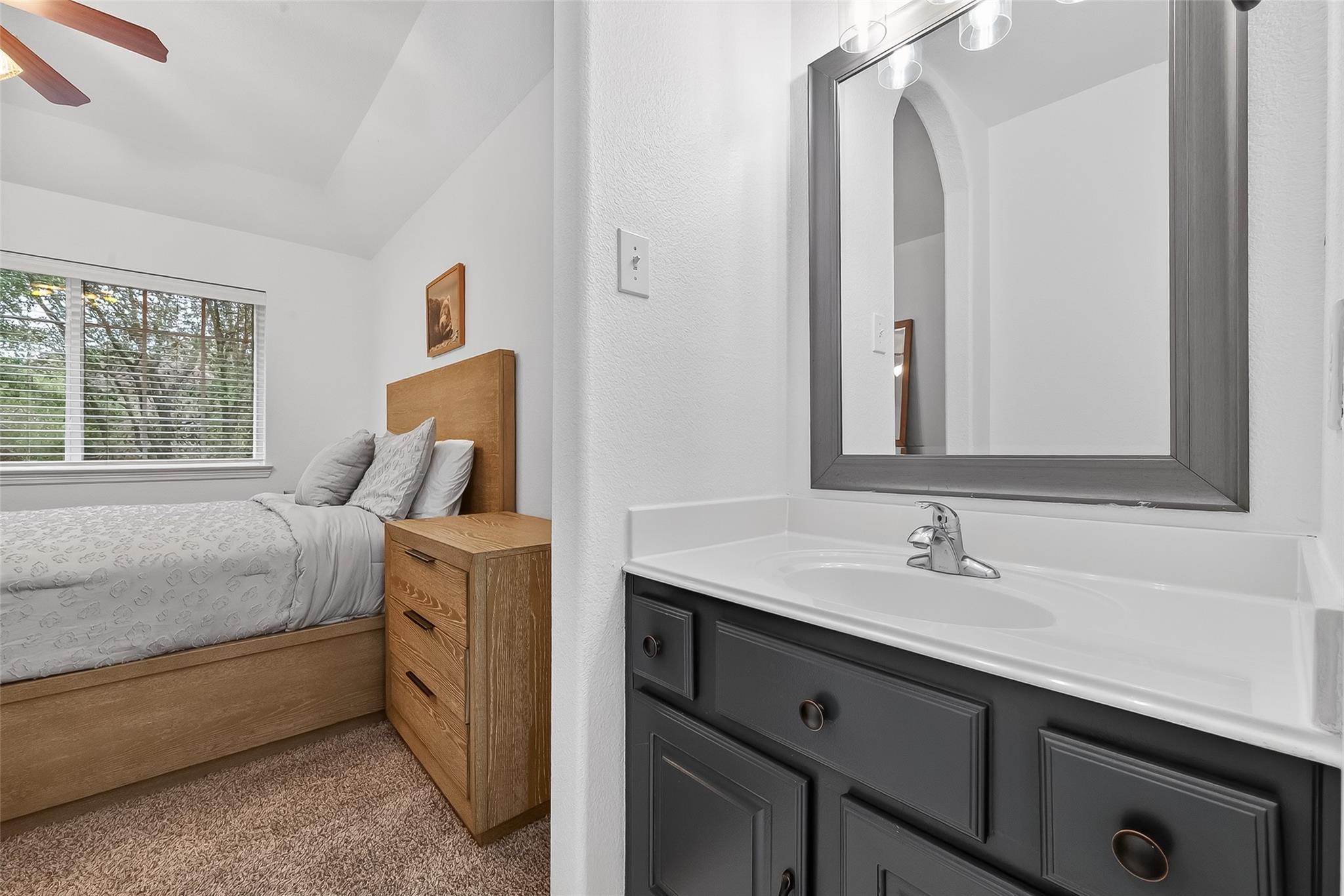 66 S Longsford Circle