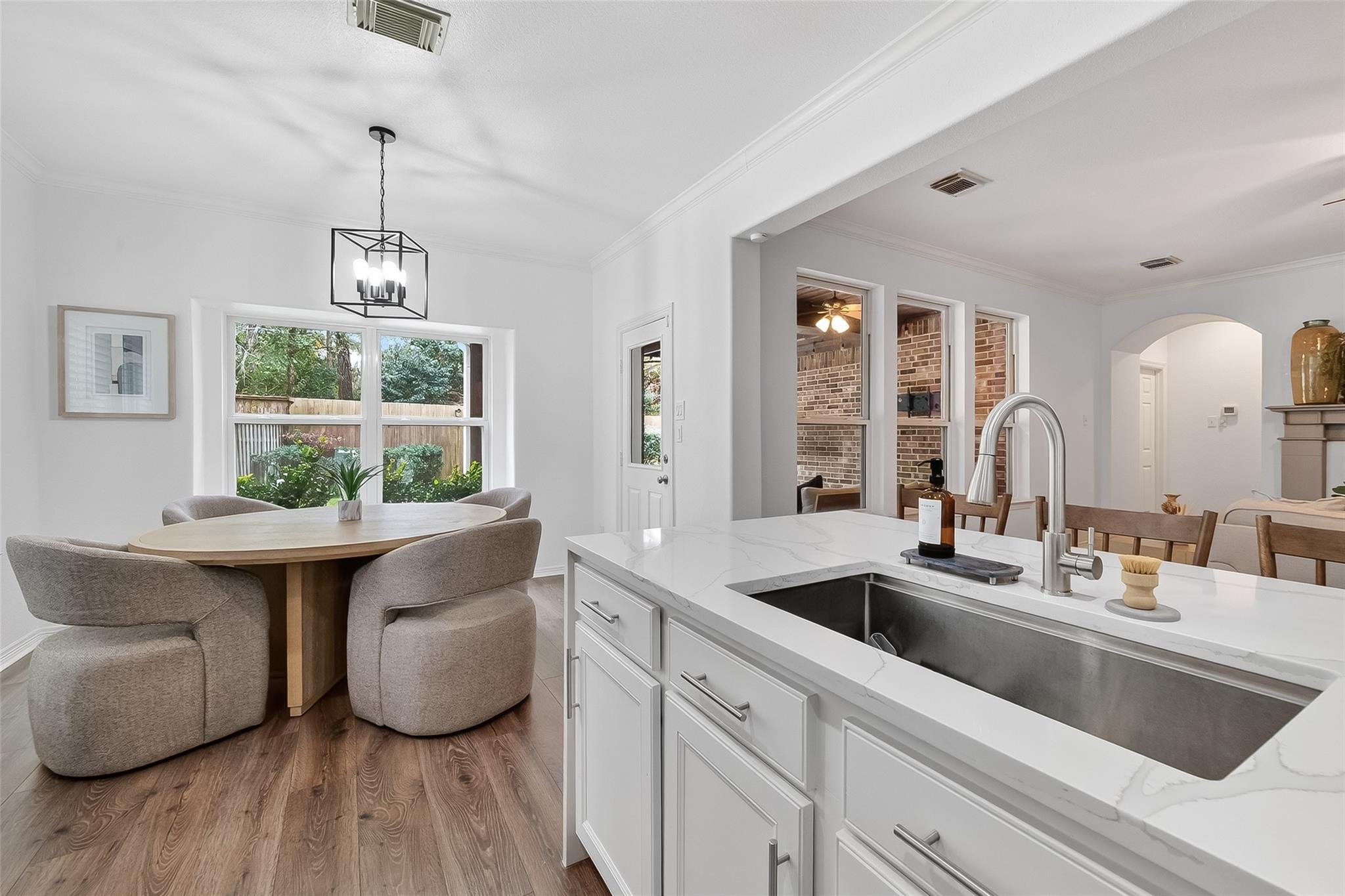 66 S Longsford Circle