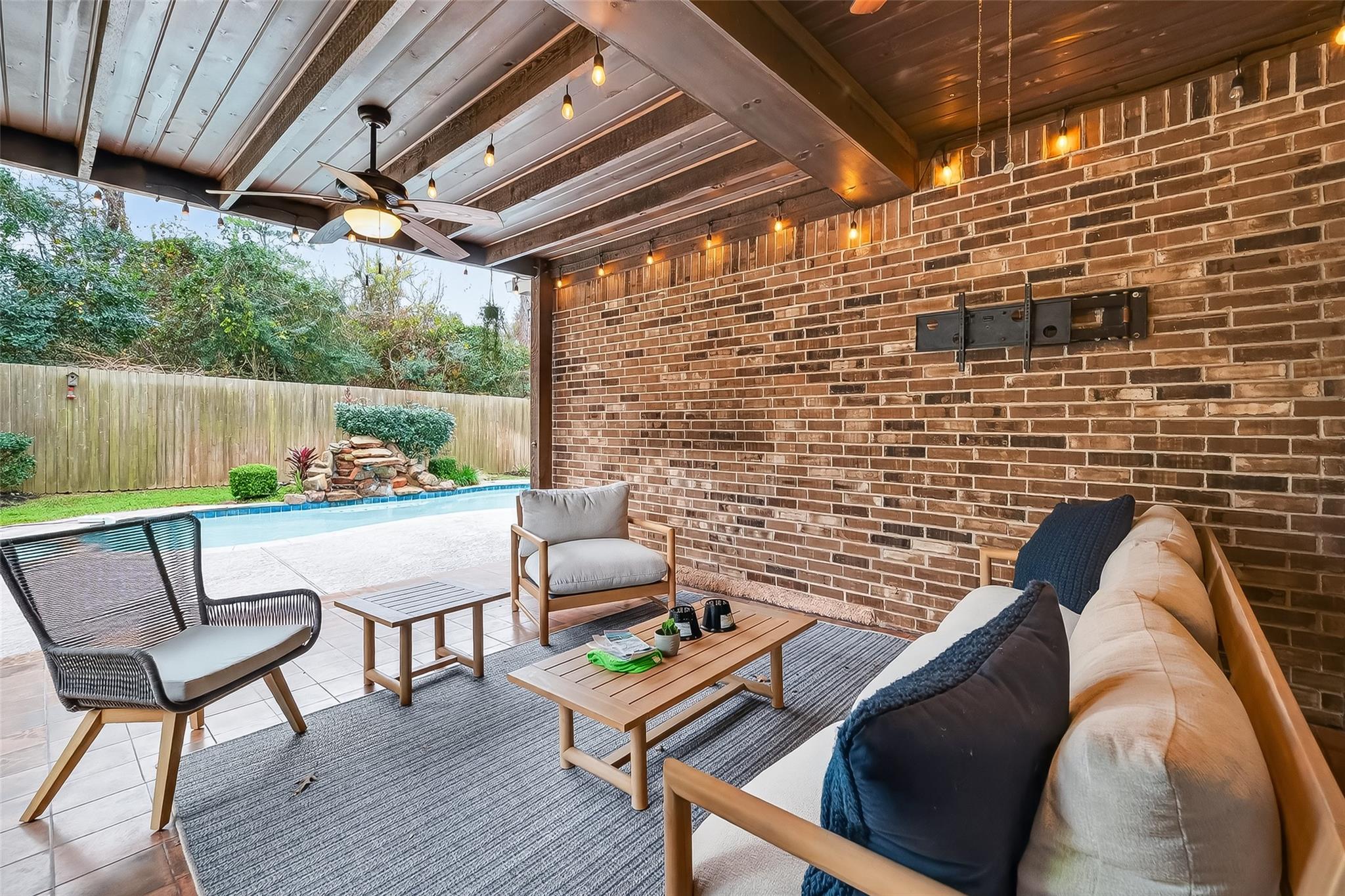 66 S Longsford Circle