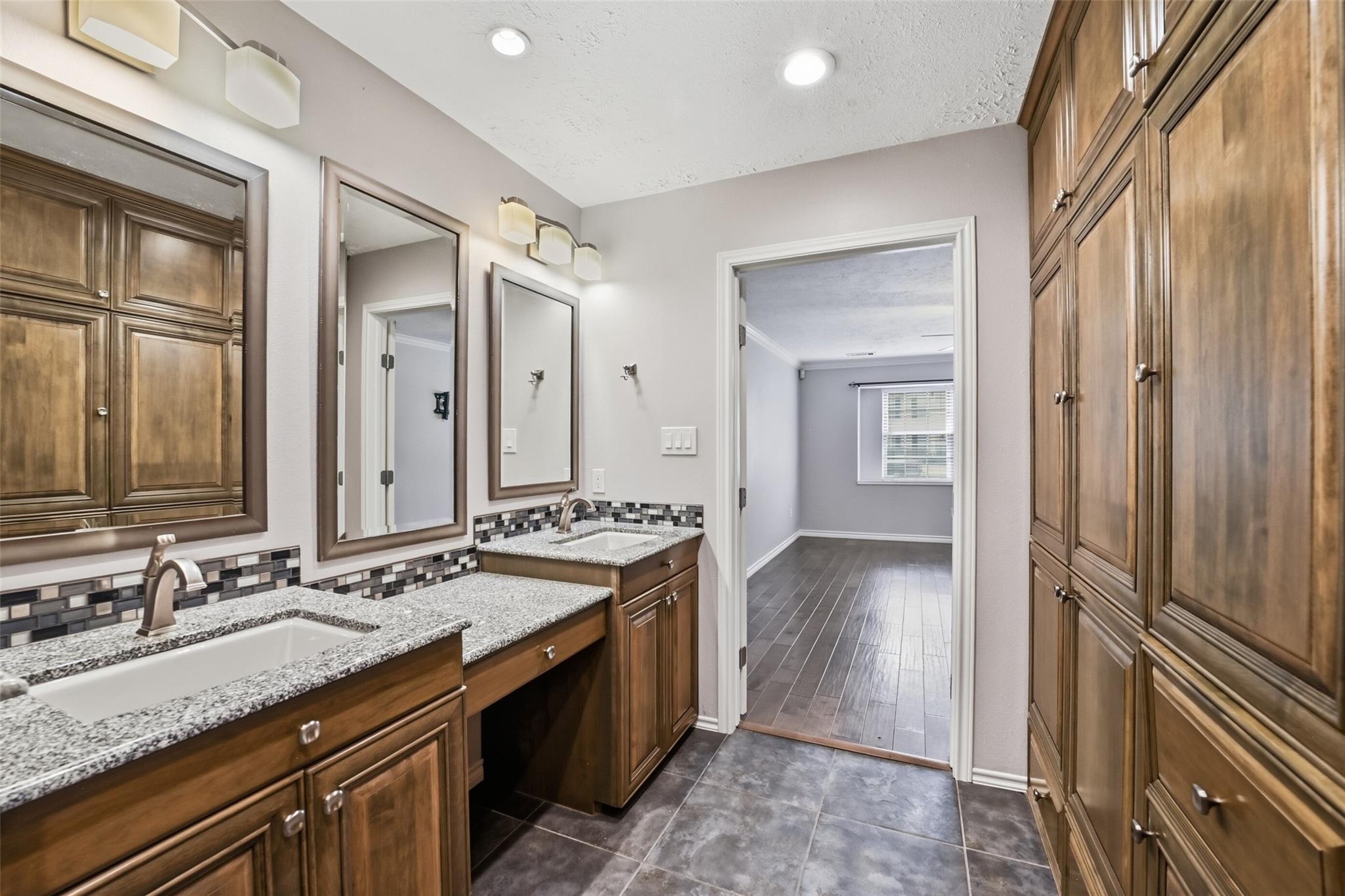 8130 Fernbrook Lane