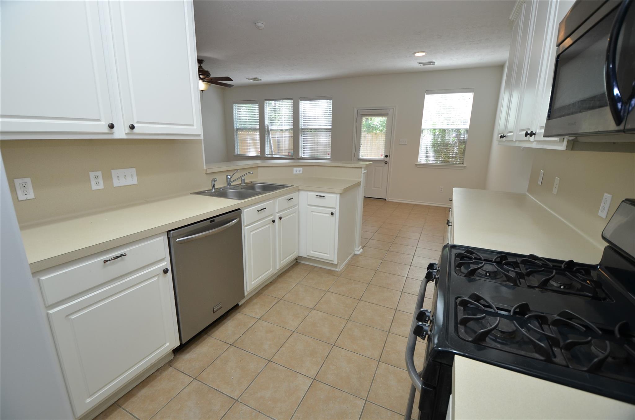 226 W Stedhill Loop