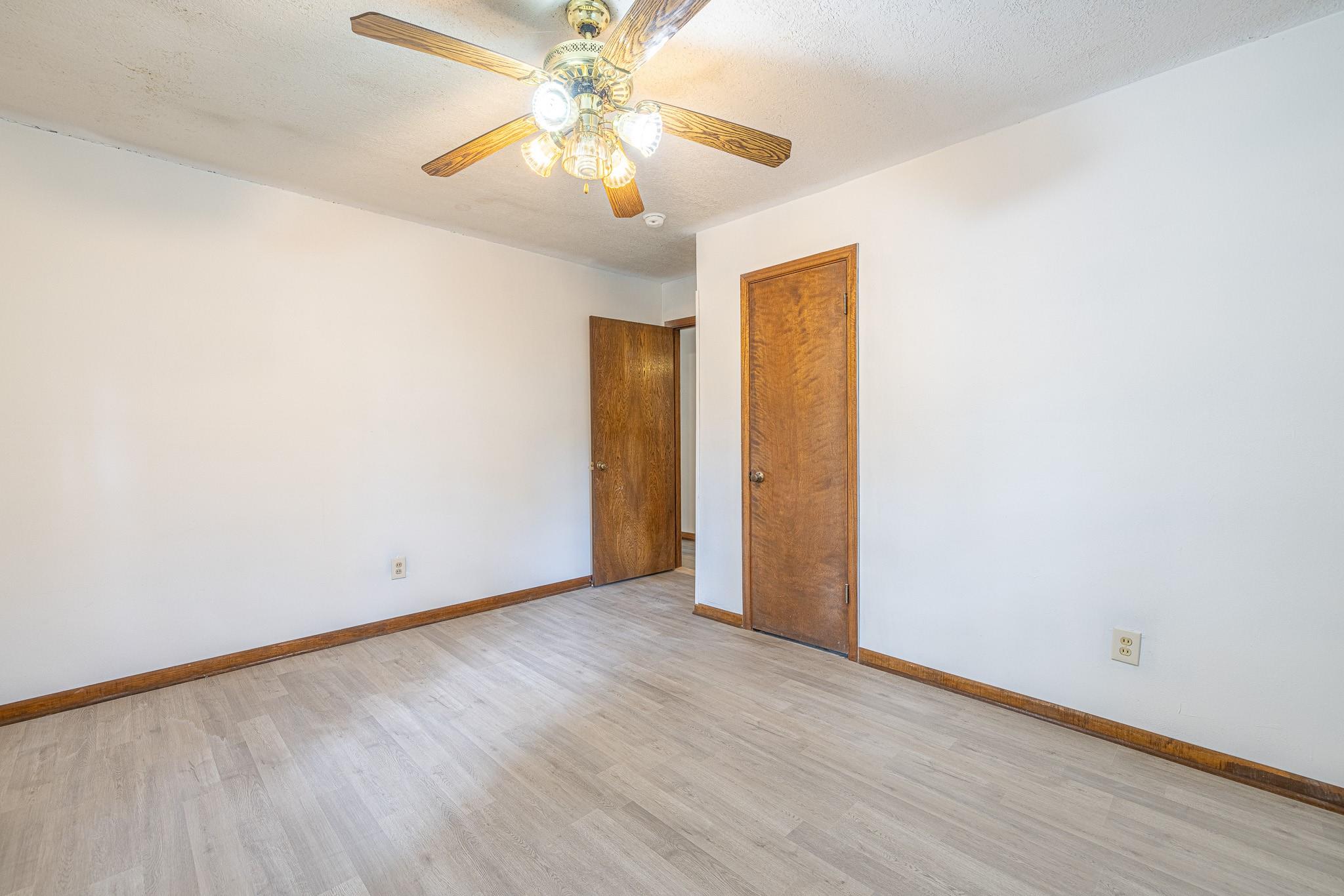 9847 N Lake View
