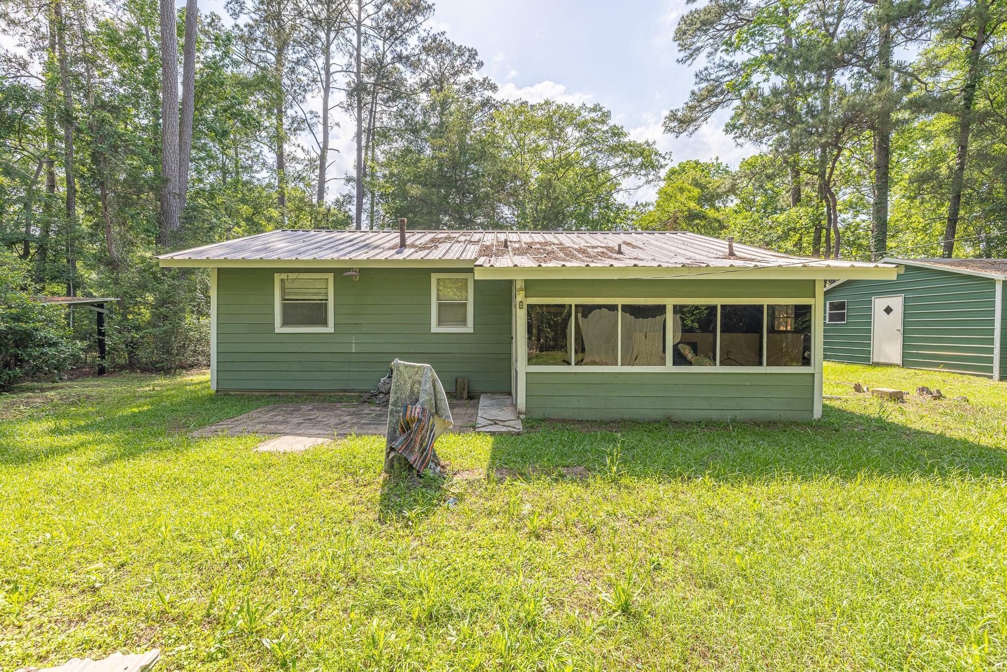 9847 N Lake View
