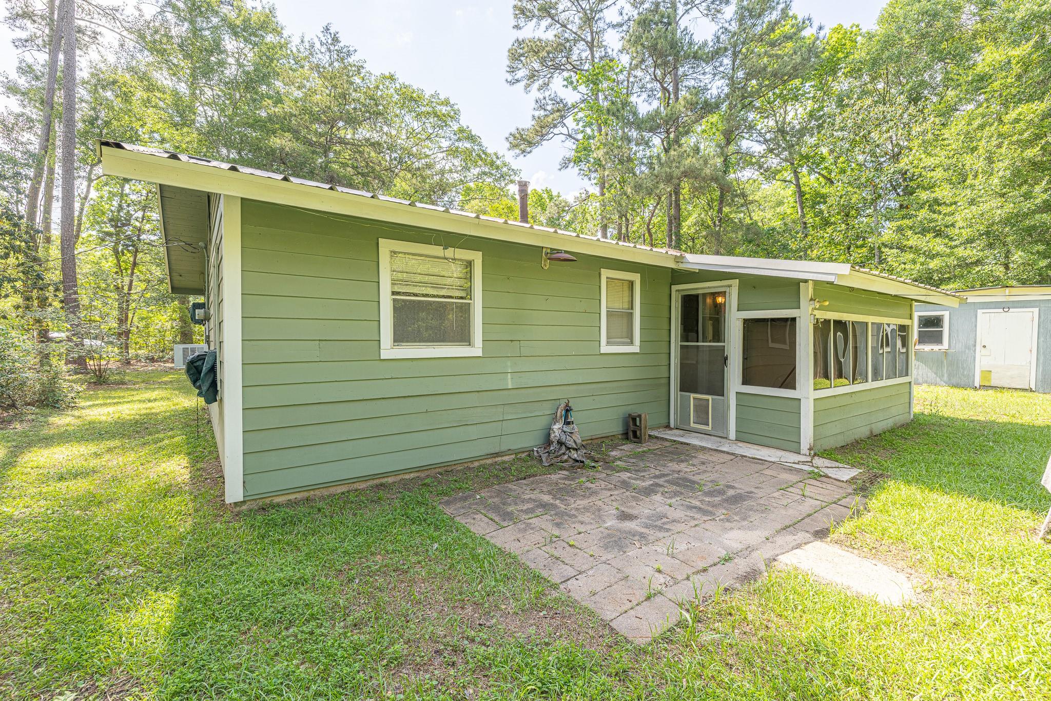 9847 N Lake View