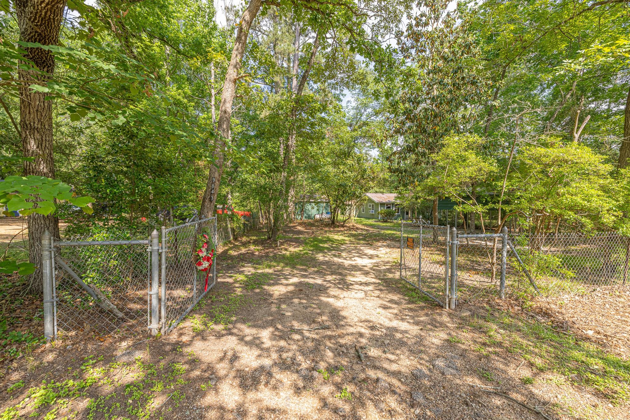 9847 N Lake View