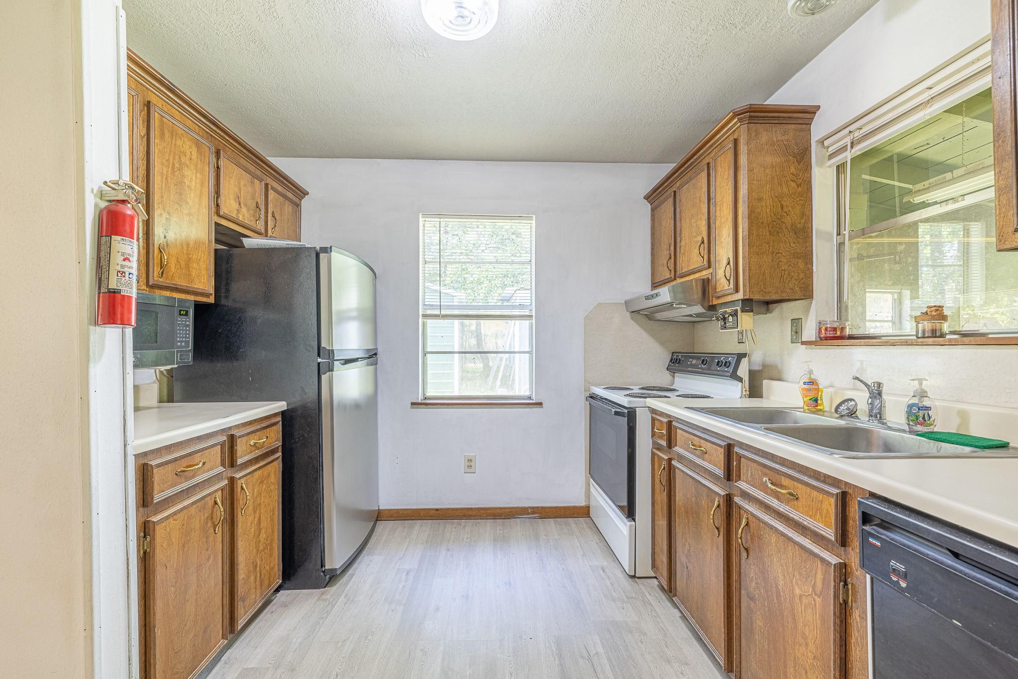 9847 N Lake View