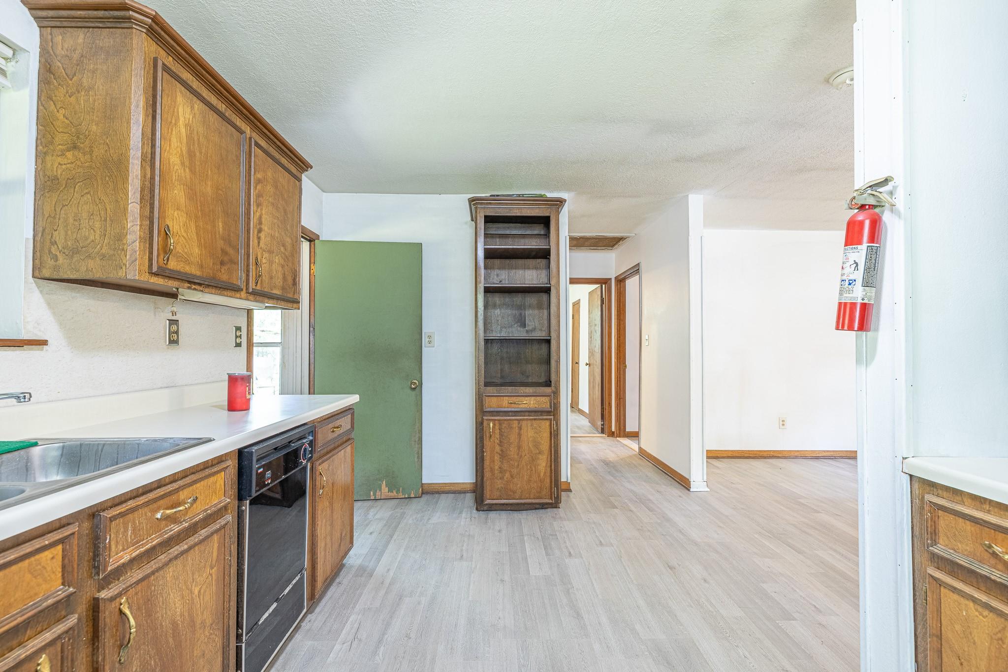 9847 N Lake View