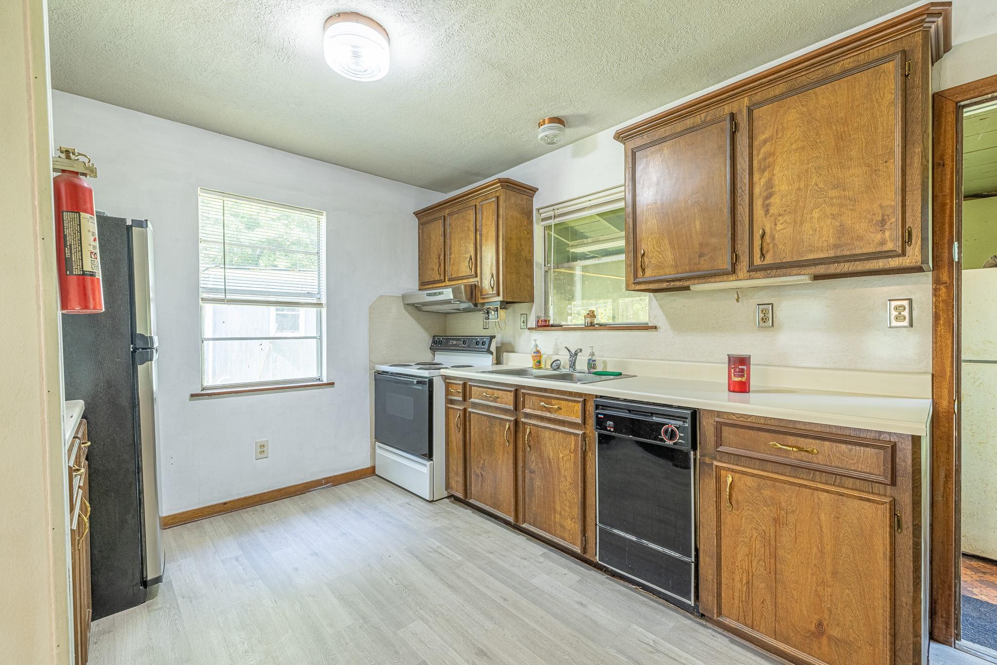 9847 N Lake View
