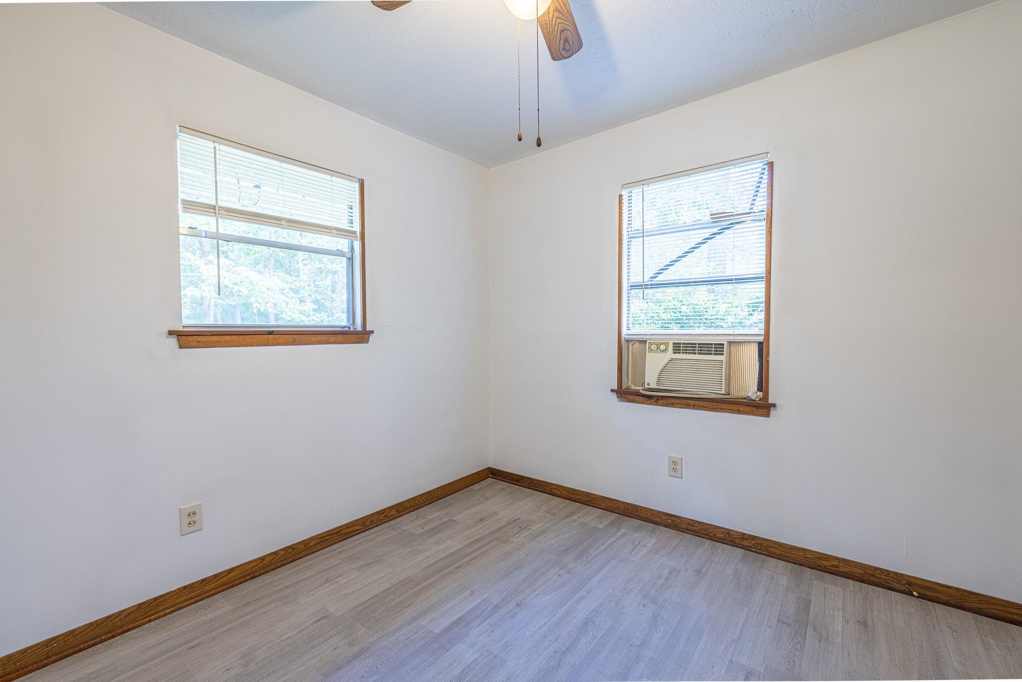 9847 N Lake View