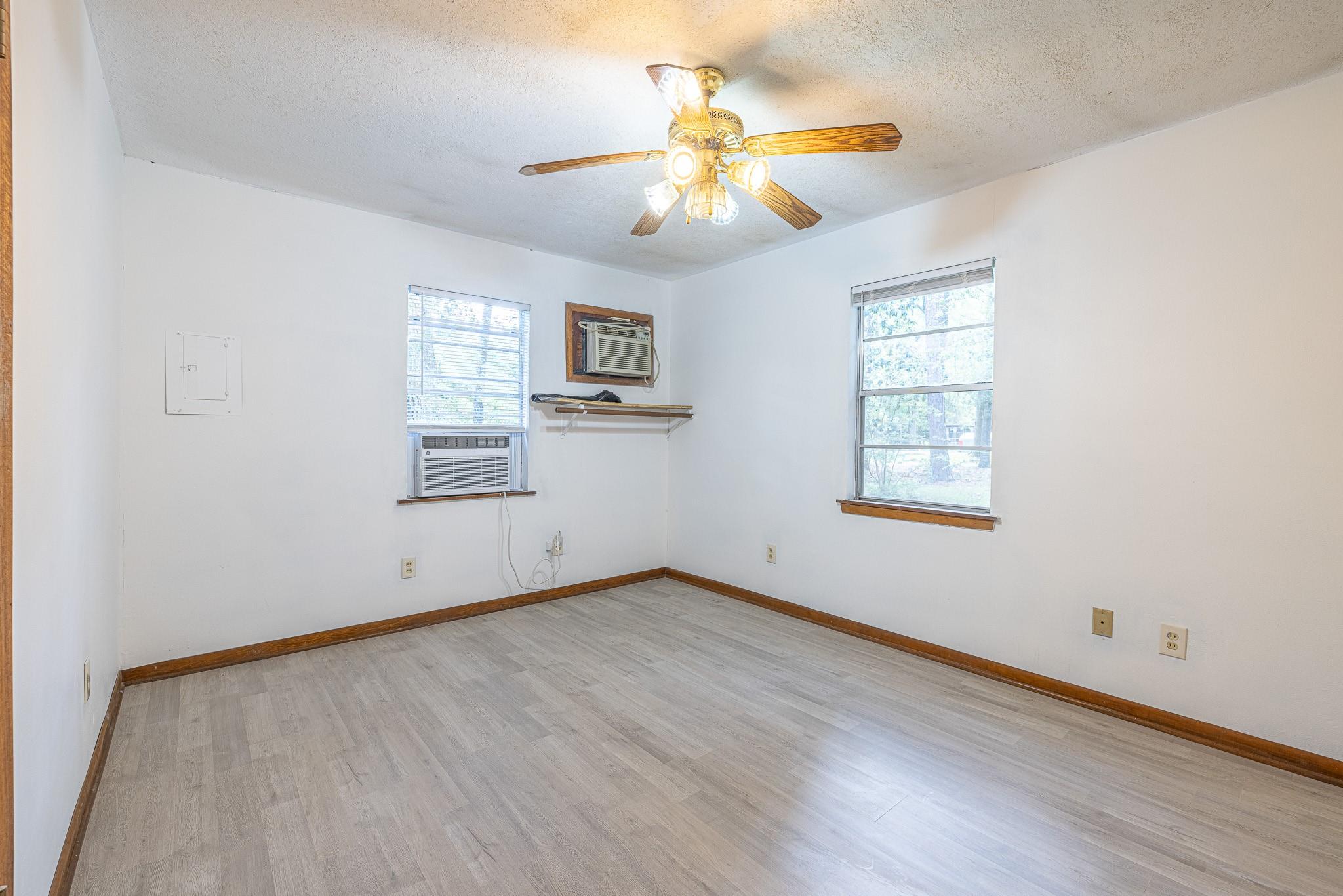 9847 N Lake View