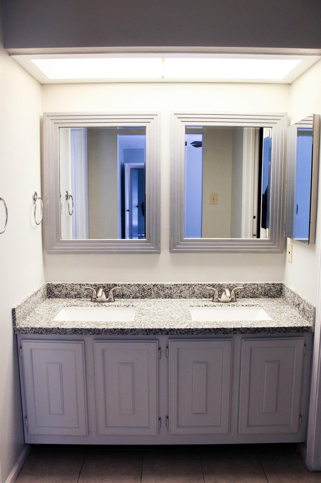 39 S White Pebble Court