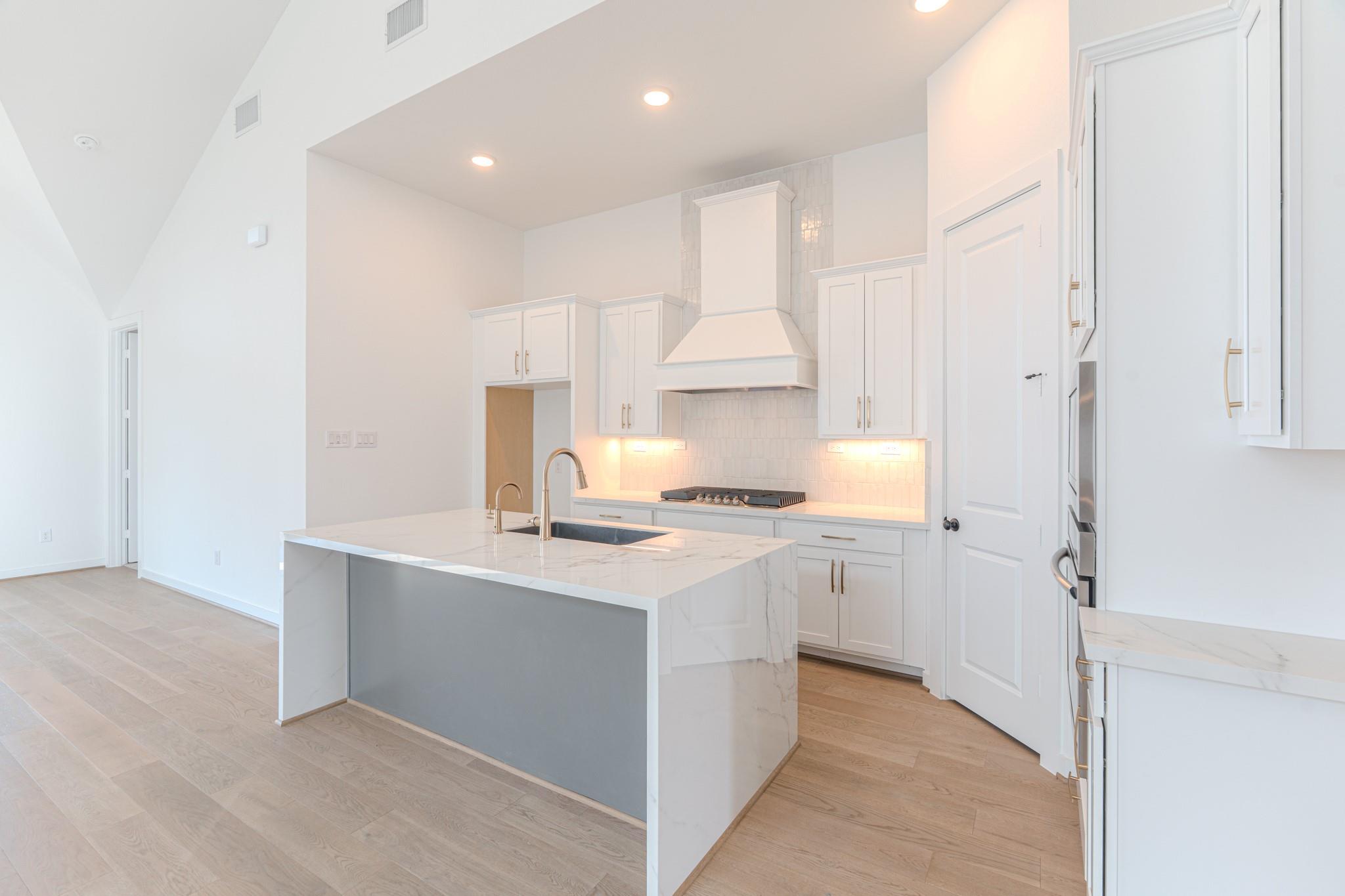 21722 Ellsworth Garden Lane