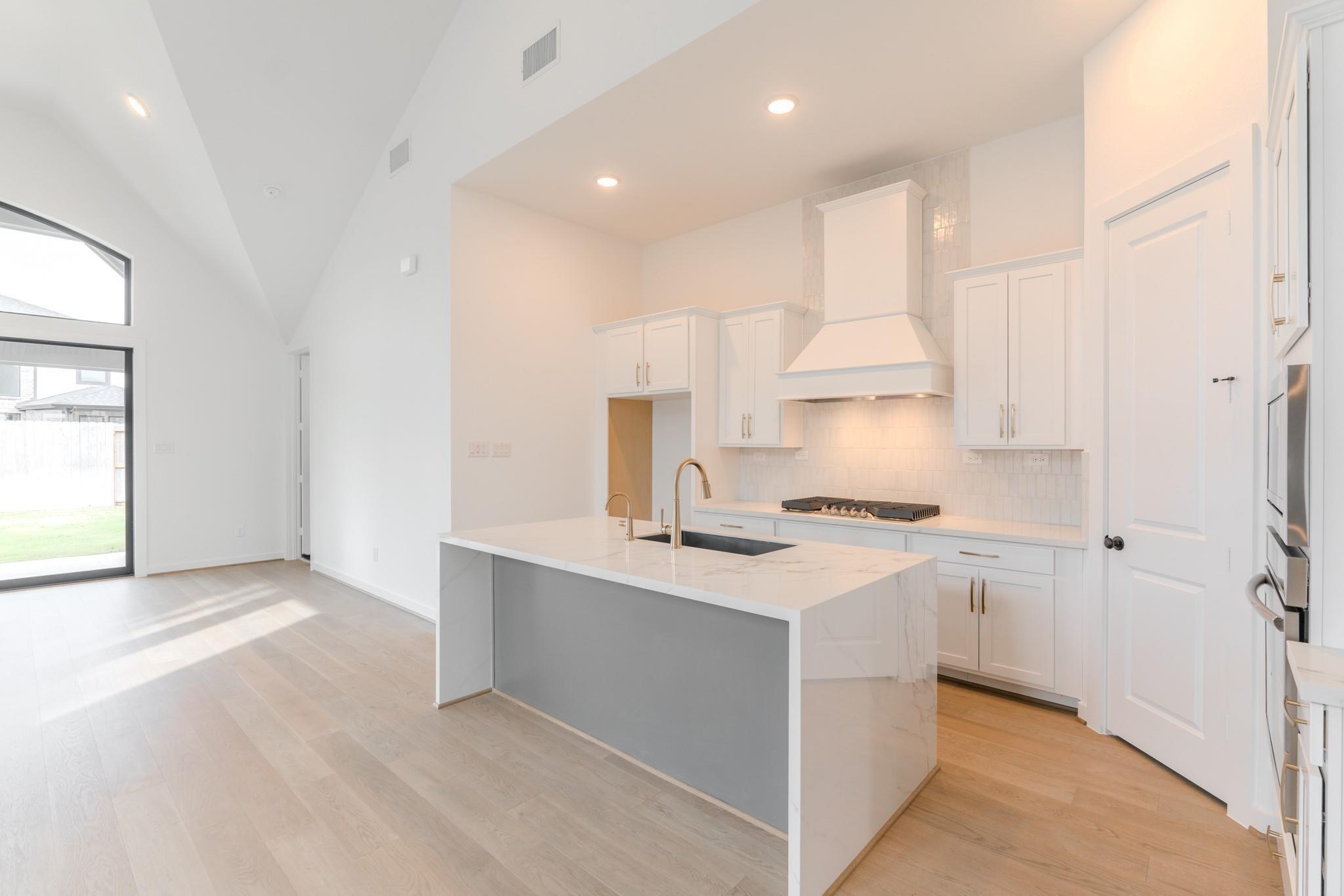 21722 Ellsworth Garden Lane