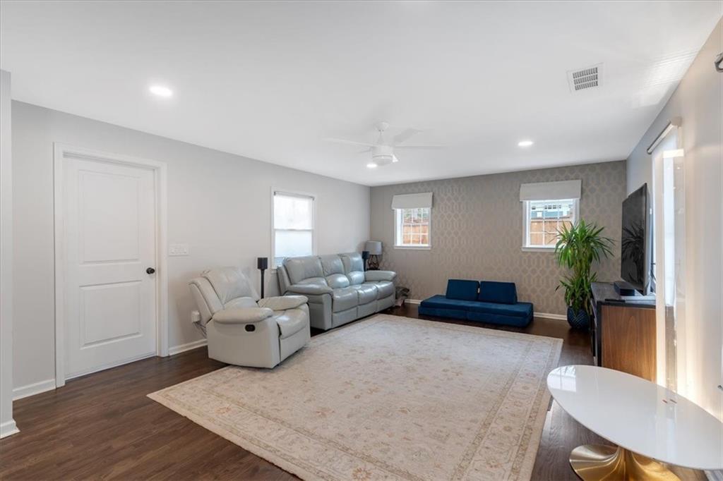 1119 Oakdale Drive SE