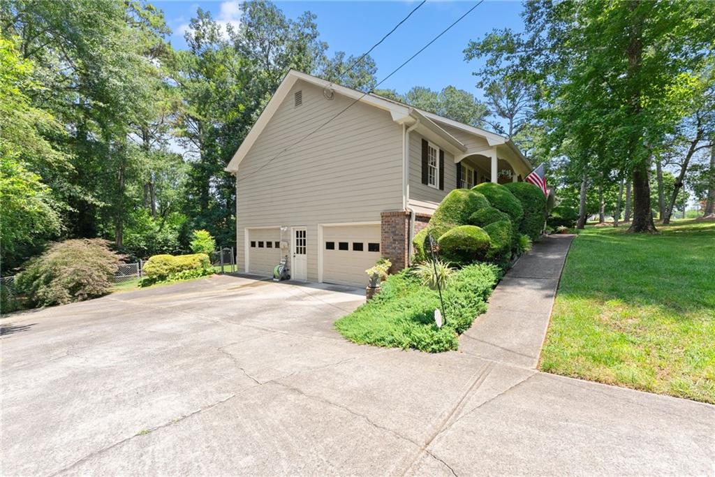 1155 Lakeridge Court