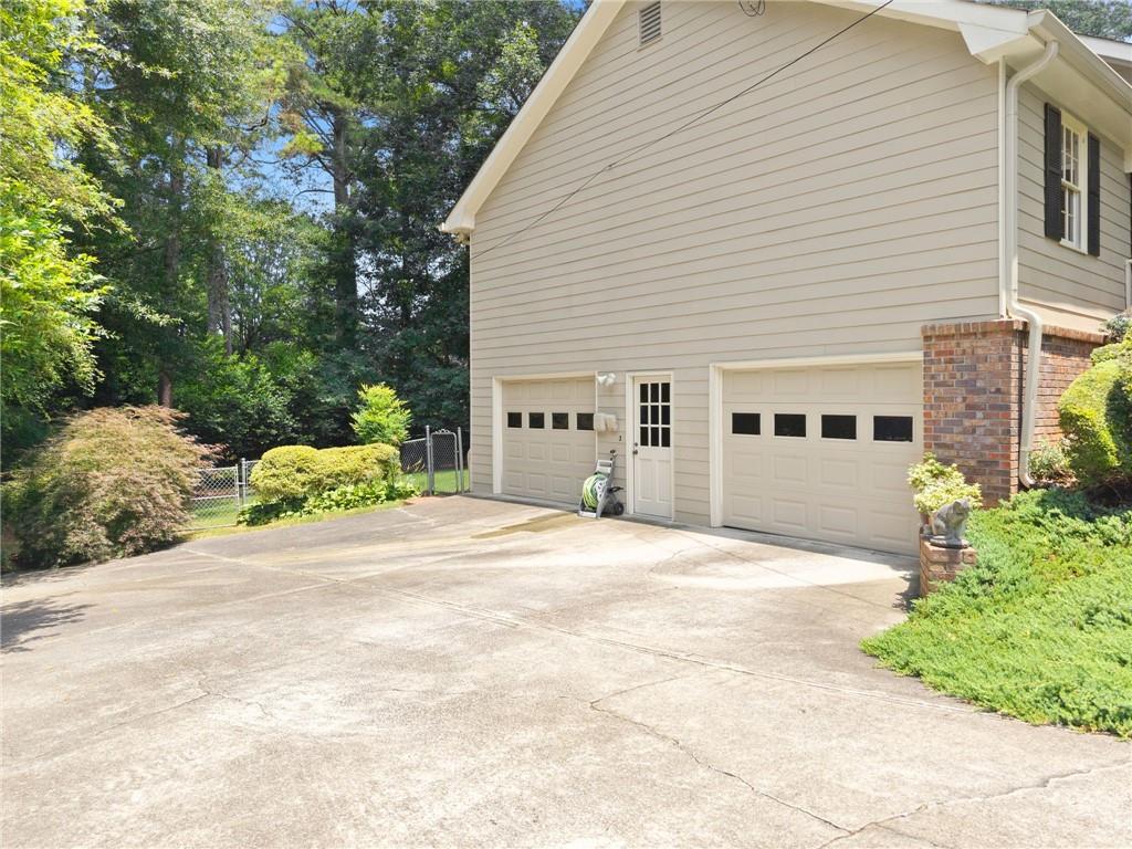 1155 Lakeridge Court
