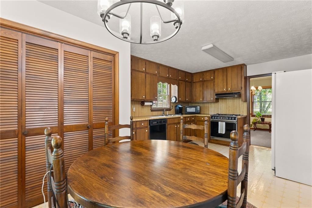 1155 Lakeridge Court